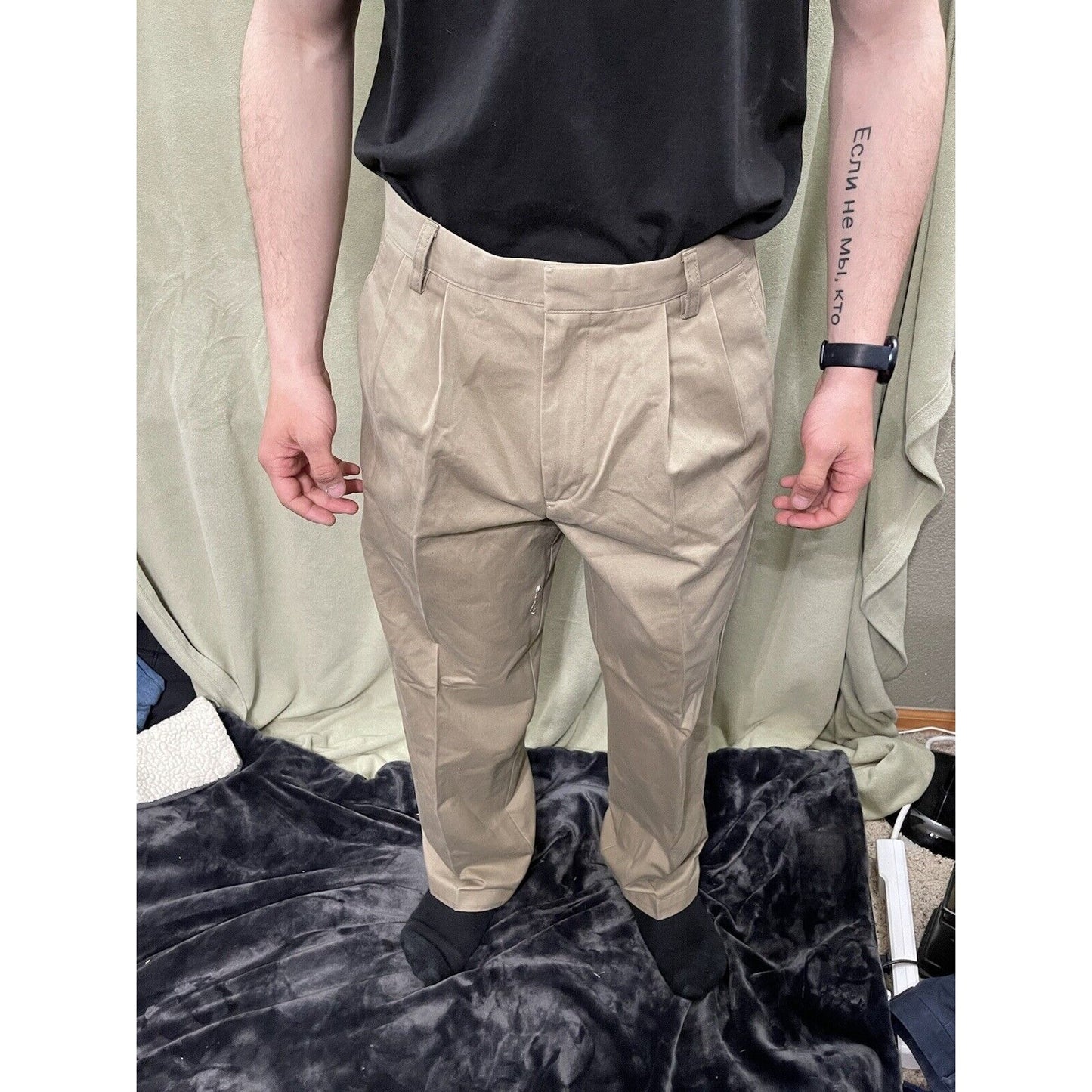 DOCKERS Men's D4 Khaki Relaxed Fit Pleated Pants 32 x 30 EUC 32 x 28.5