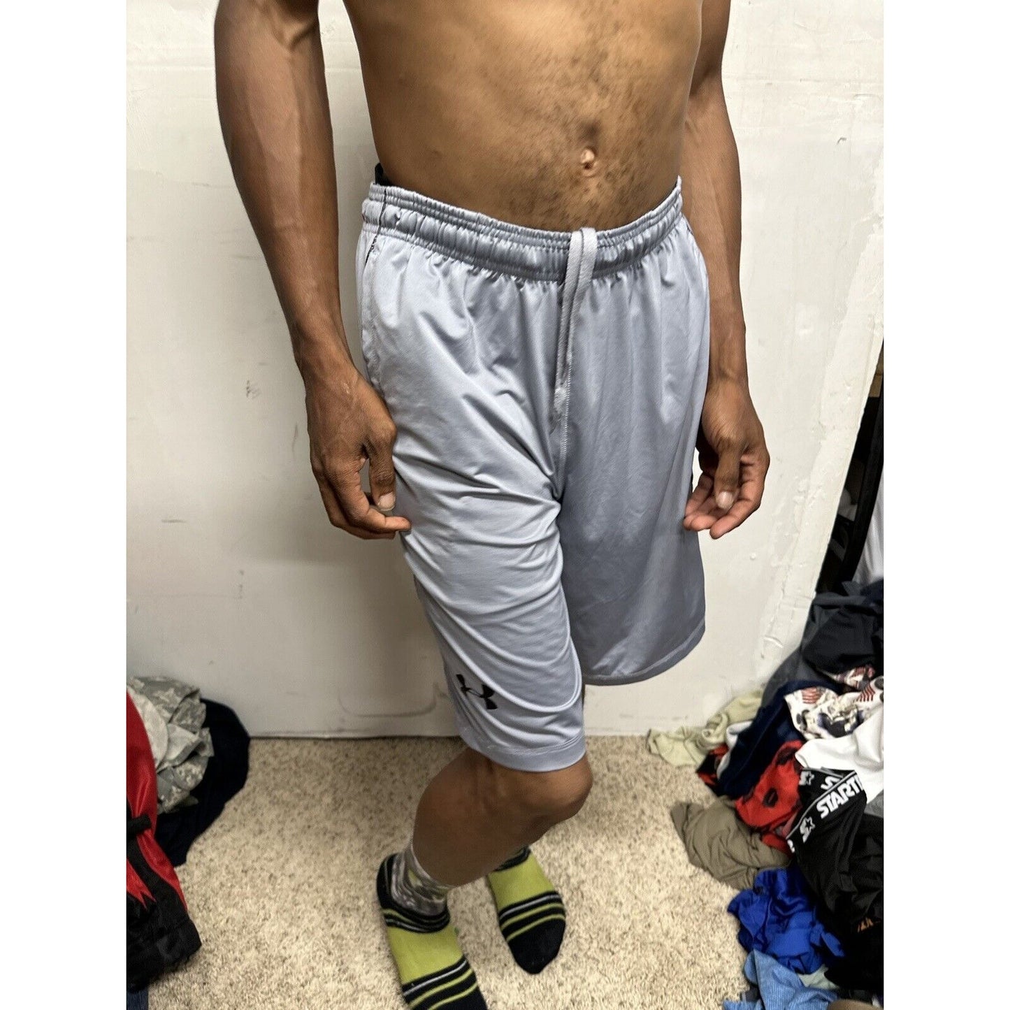 Men’s Gray Medium Under Armour Shorts Loose With Pockets