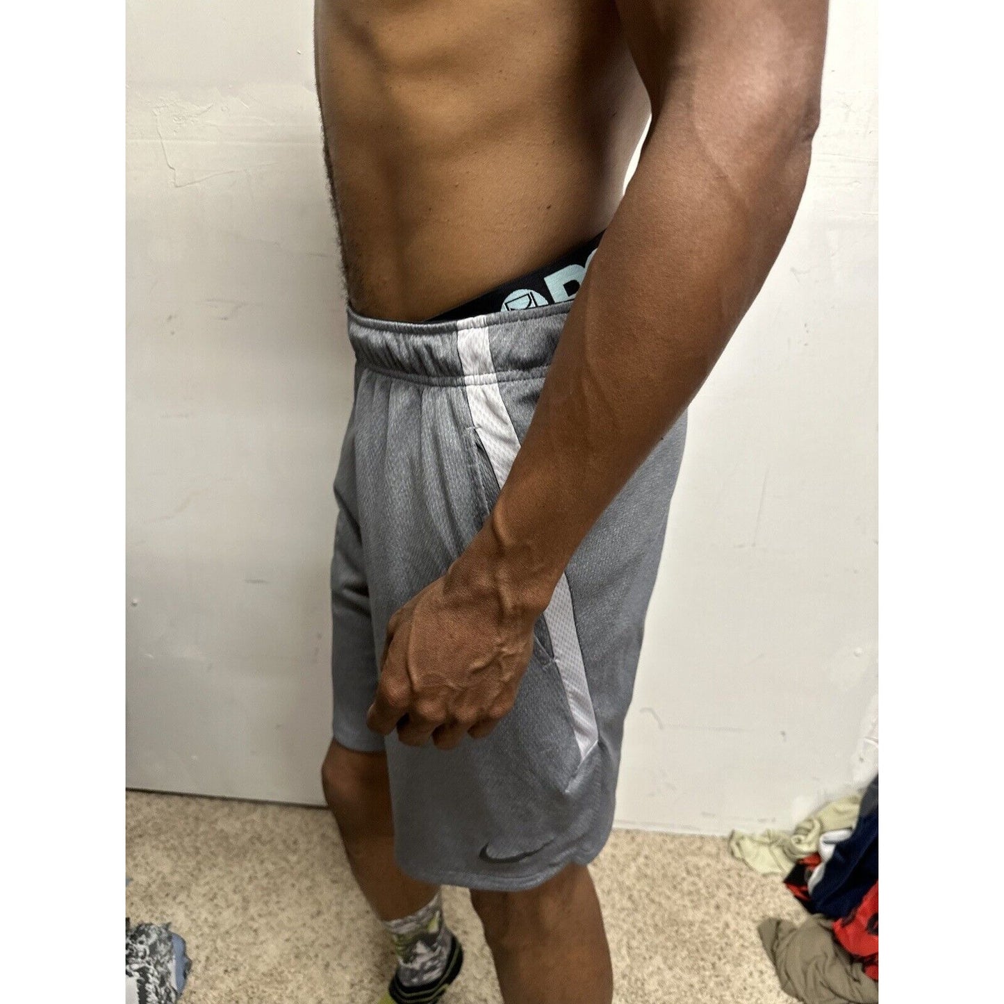 Men’s Nike Small Gray With Pockets Athletic Shorts Dri Fit