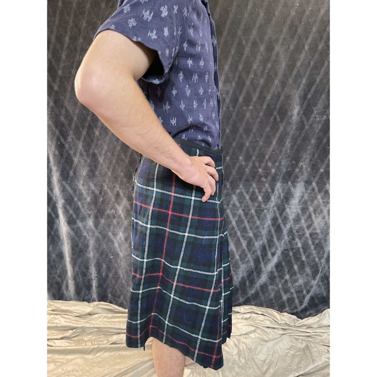 men’s kilt woman’s skirt 40” across stretched out plaid Dark green and blue