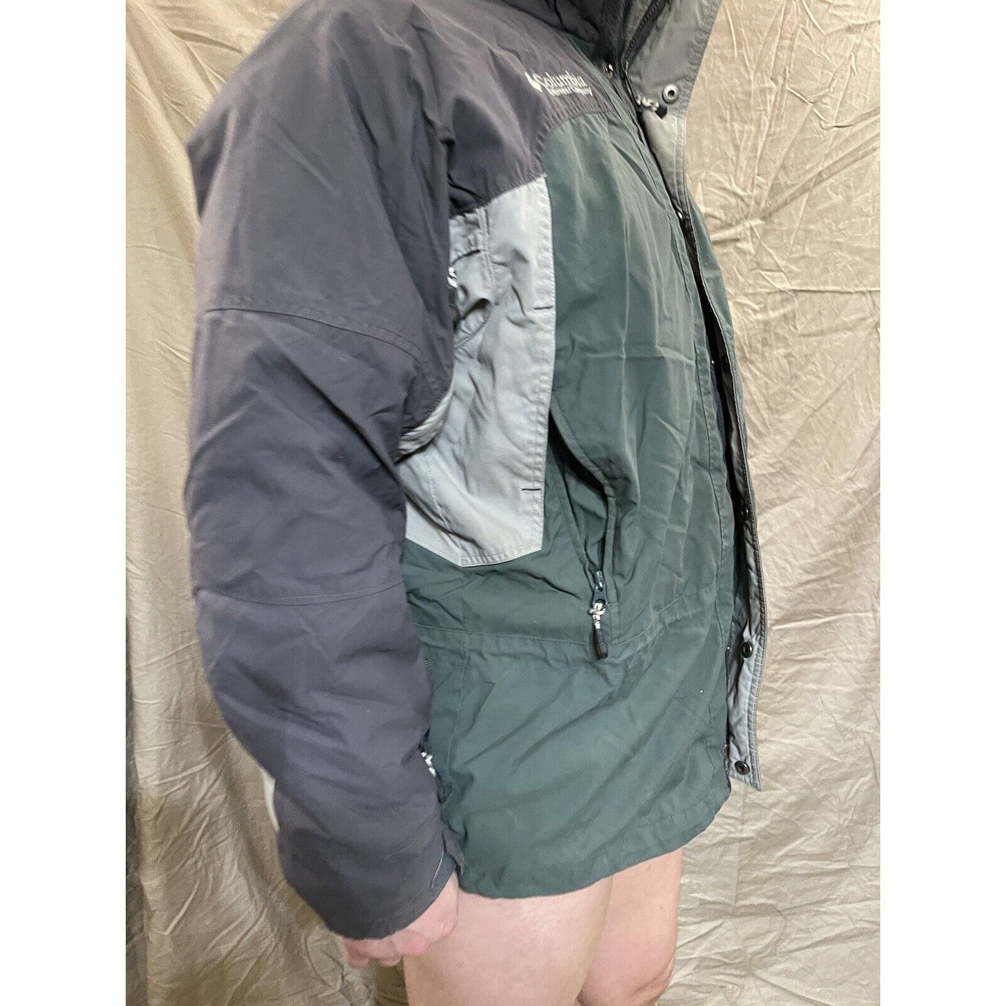 Men's Columbia Core Interchange Large green and gray Snow Jacket Zip And Buttons