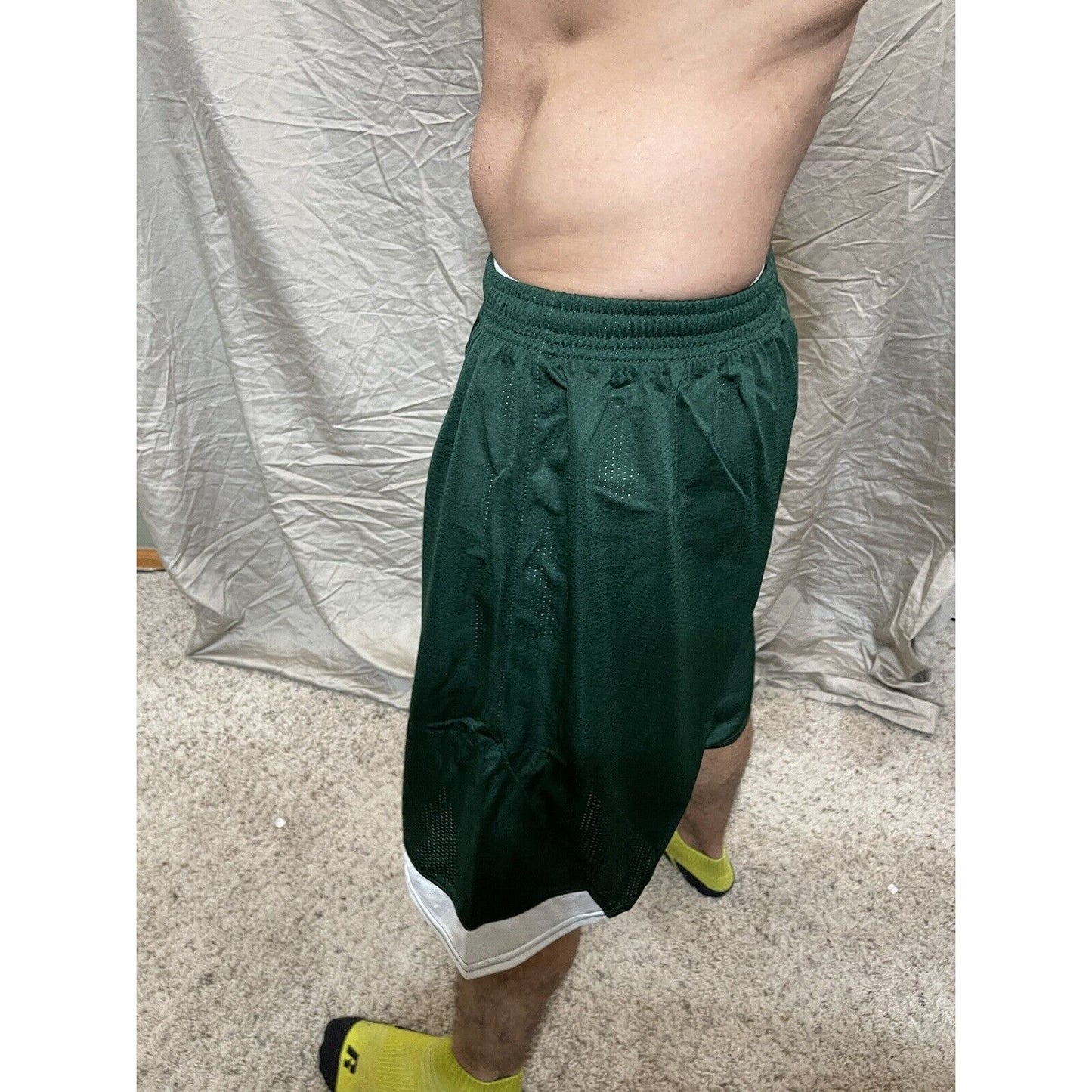 Boy's under armour Youth XL Deep Green Lacrosse style shorts no pockets