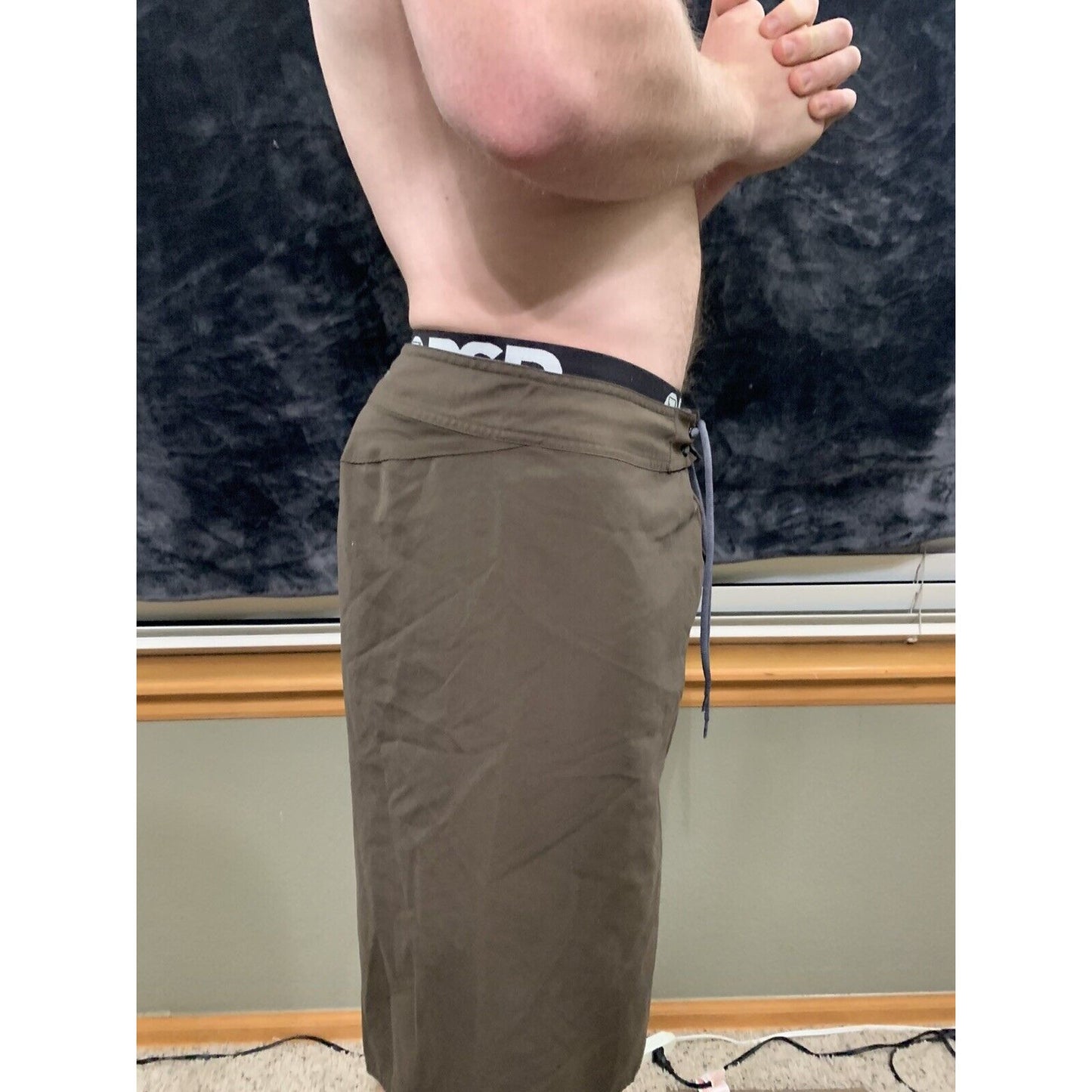 Men’s Under Armour Dark Brown Board Shorts Size 34