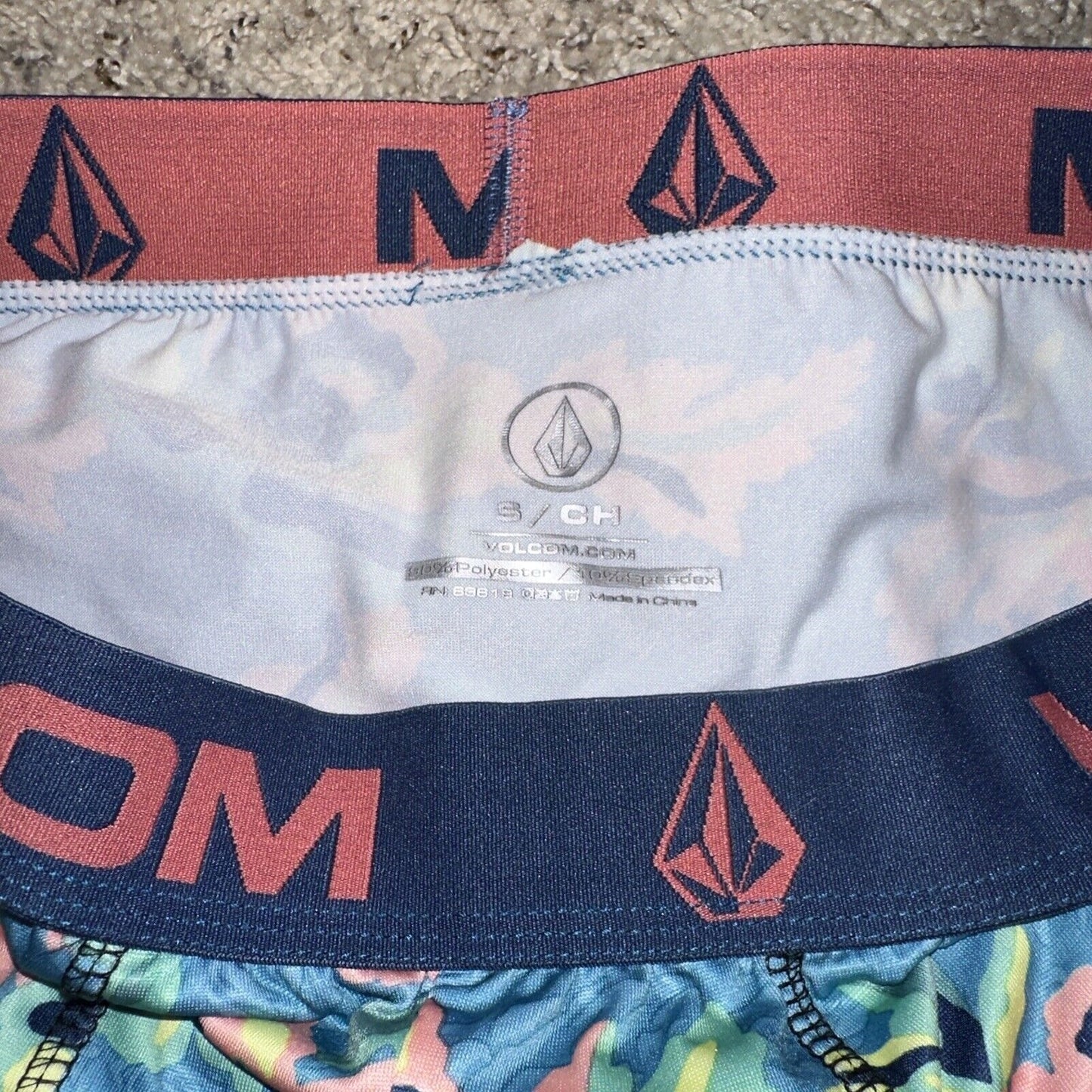 Men’s Small Volcom Floral Boxer Briefs 10% Spandex