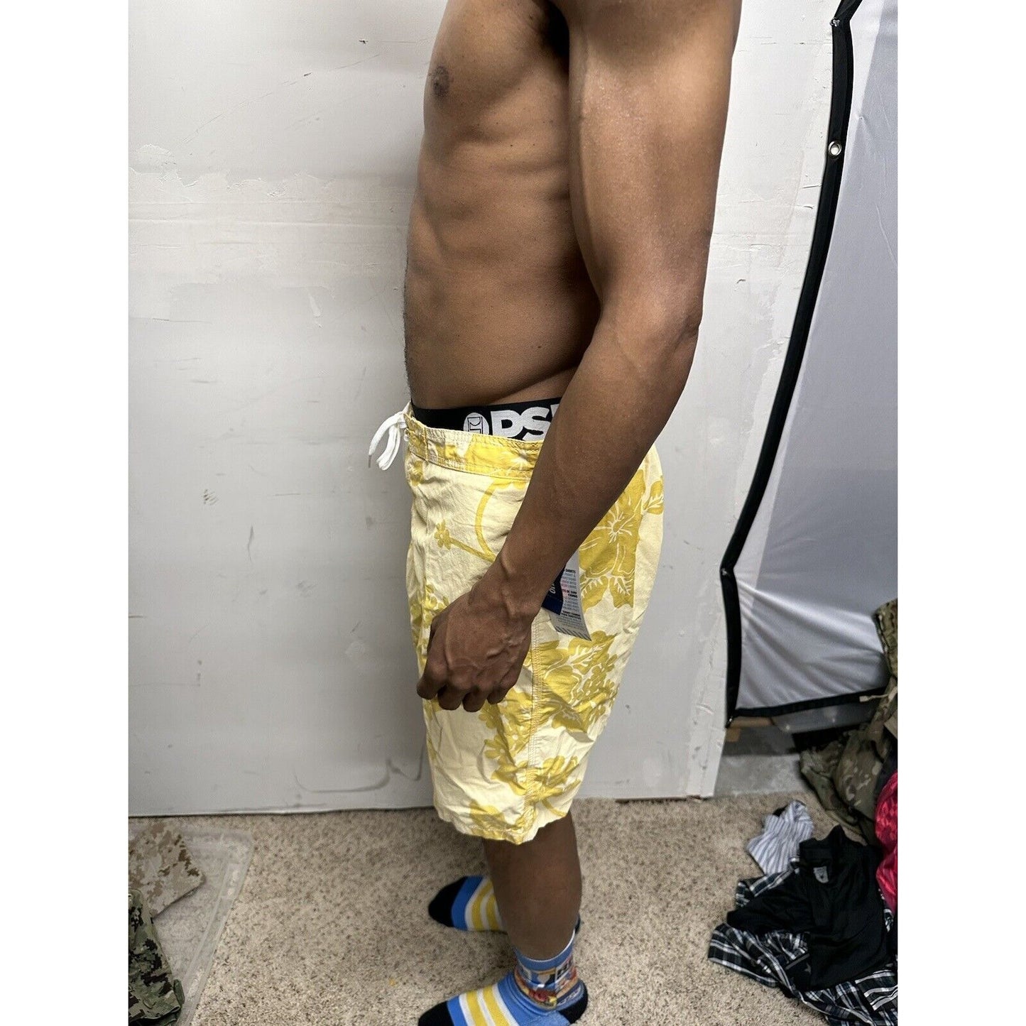 Men’s Floral Old Navy Medium Bathing Suit Combo Board Shorts Tropical yellow