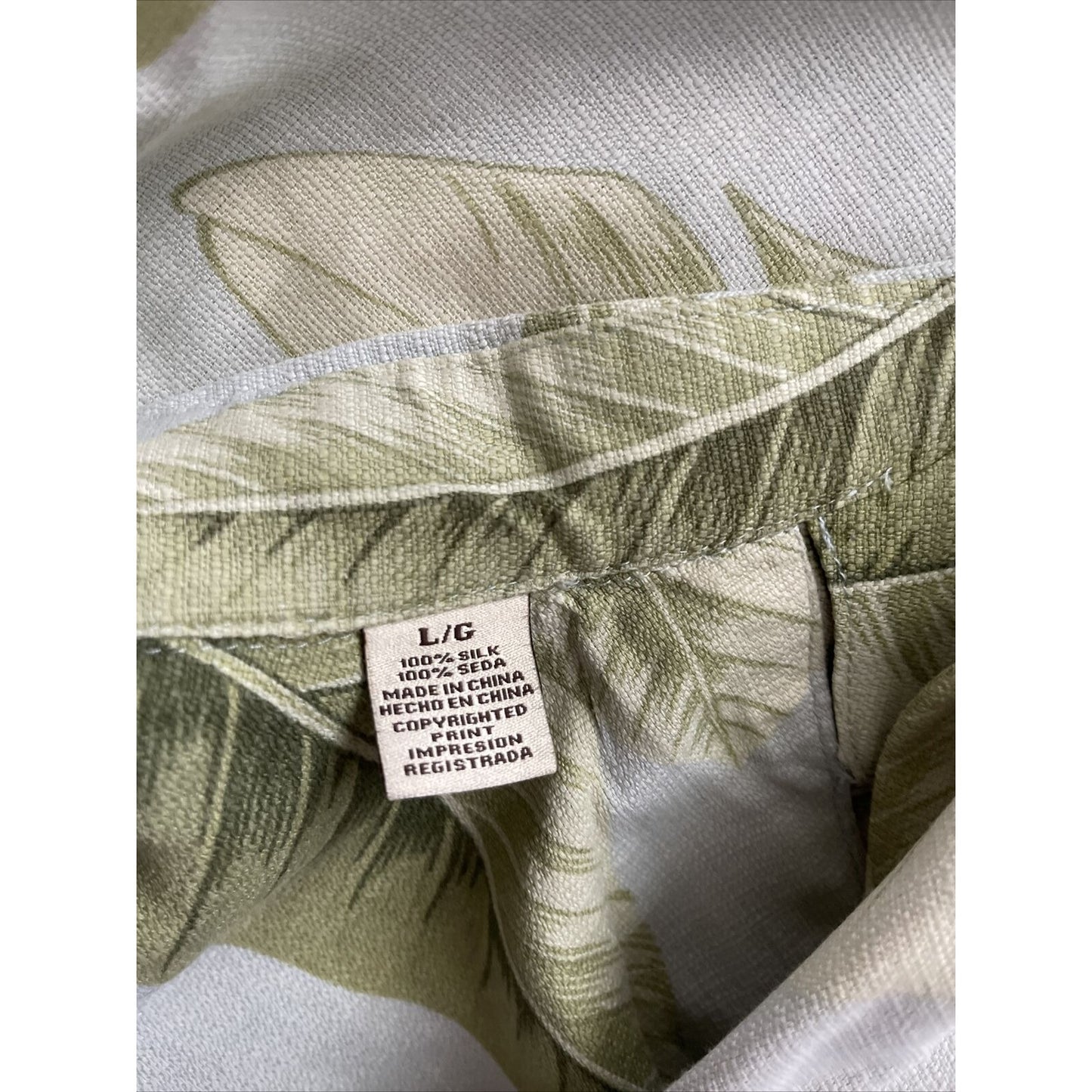 Jamaica Jaxx Men Size L Hawaiian Aloha Shirt Silk Green Leaves print on it 2702