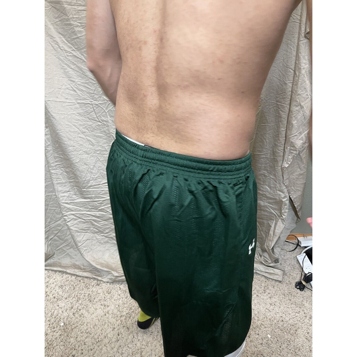 Boy's under armour Youth XL Deep Green Lacrosse style shorts no pockets