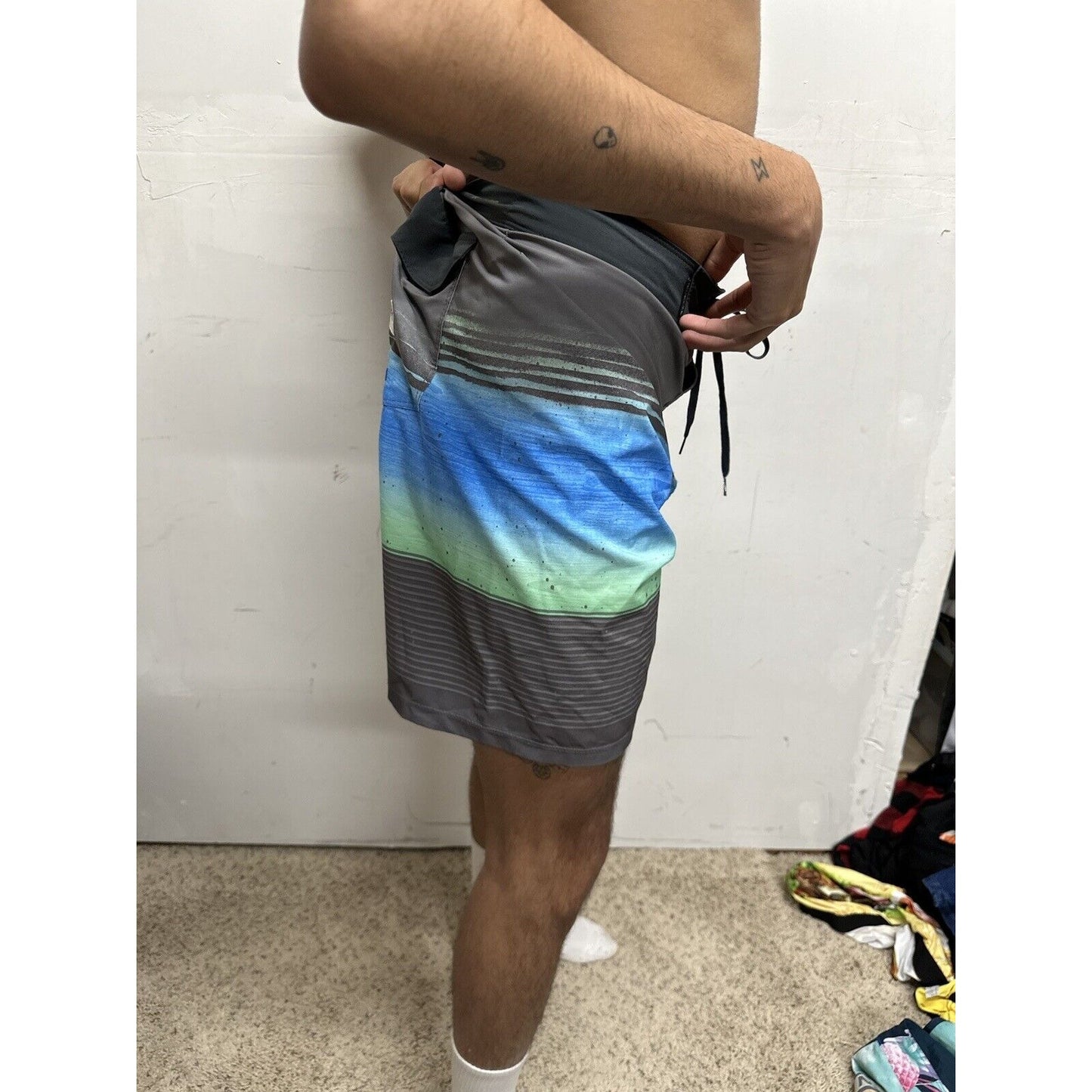 Men’s Hurley Size 34 Board Shorts Swim Trunks Gray Blue Striped