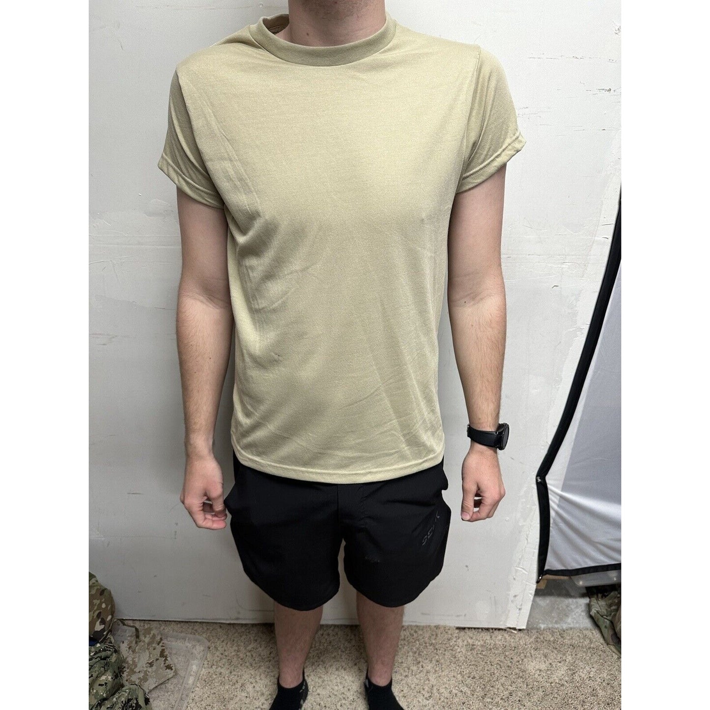 Men’s Desert Sand T-shirt Medium Moisture Wicking Poly Military Shirt