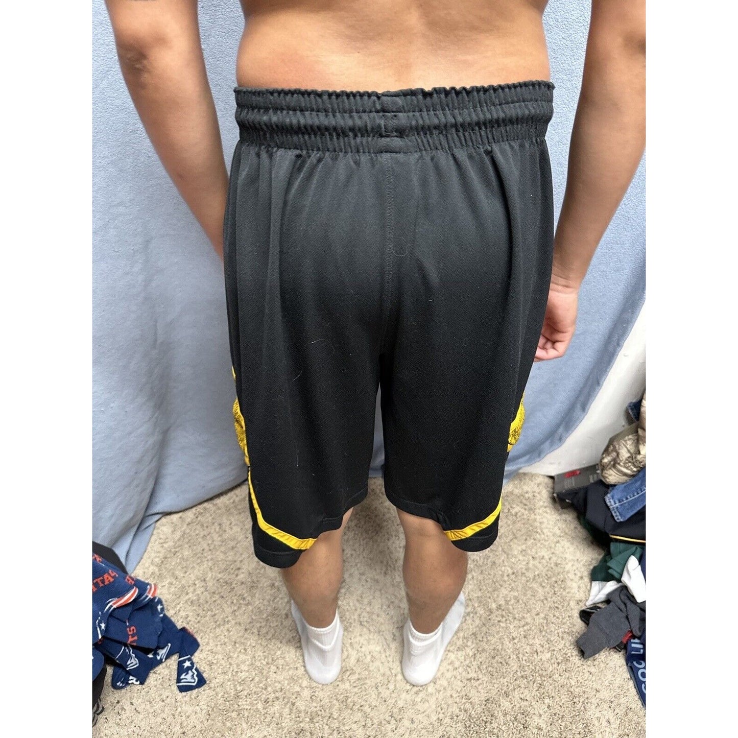 Men’s Nike XL Black And Yellow Dri Fit Shorts With Pockets