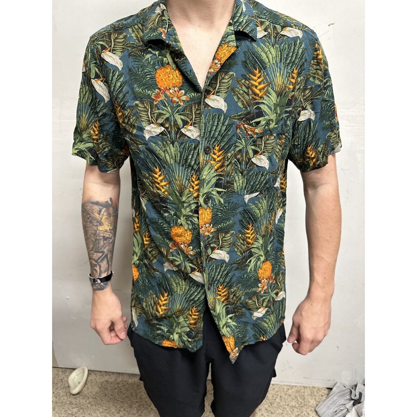 Men’s Medium Goodfellow Tropical Hawaiian Shirt Button Up Short Sleeve