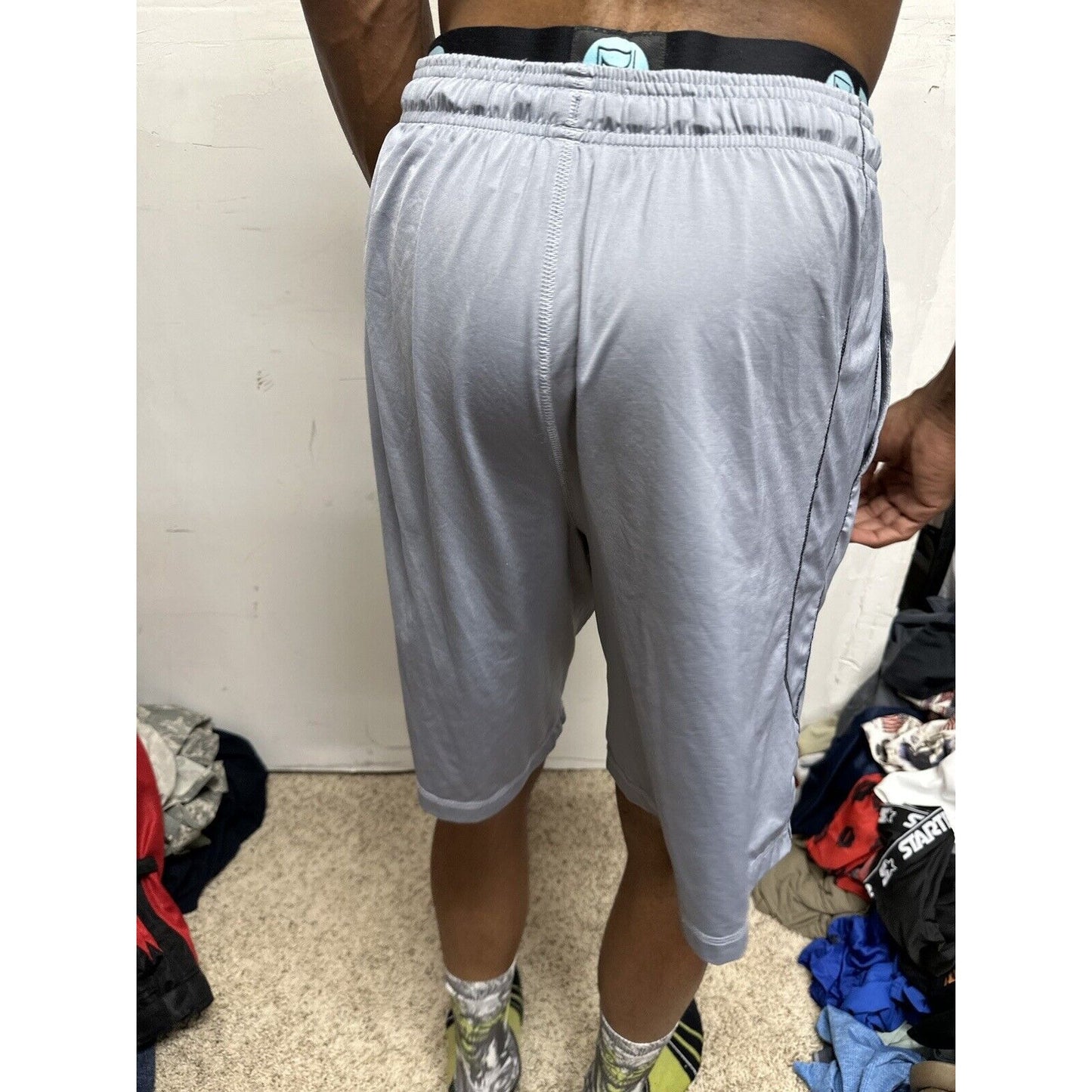 Men’s Gray Medium Under Armour Shorts Loose With Pockets