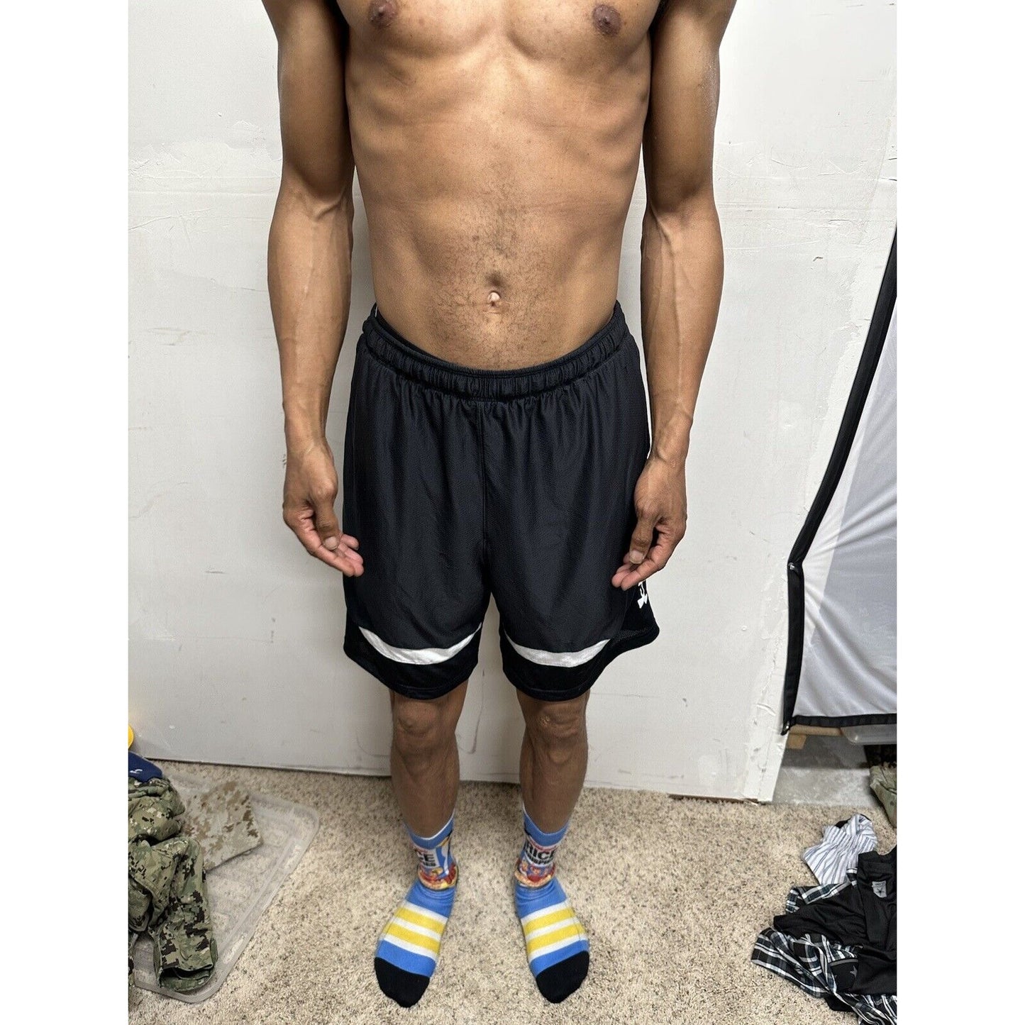 Men’s Under Armour Black Large Shorts Athletic With Pockets
