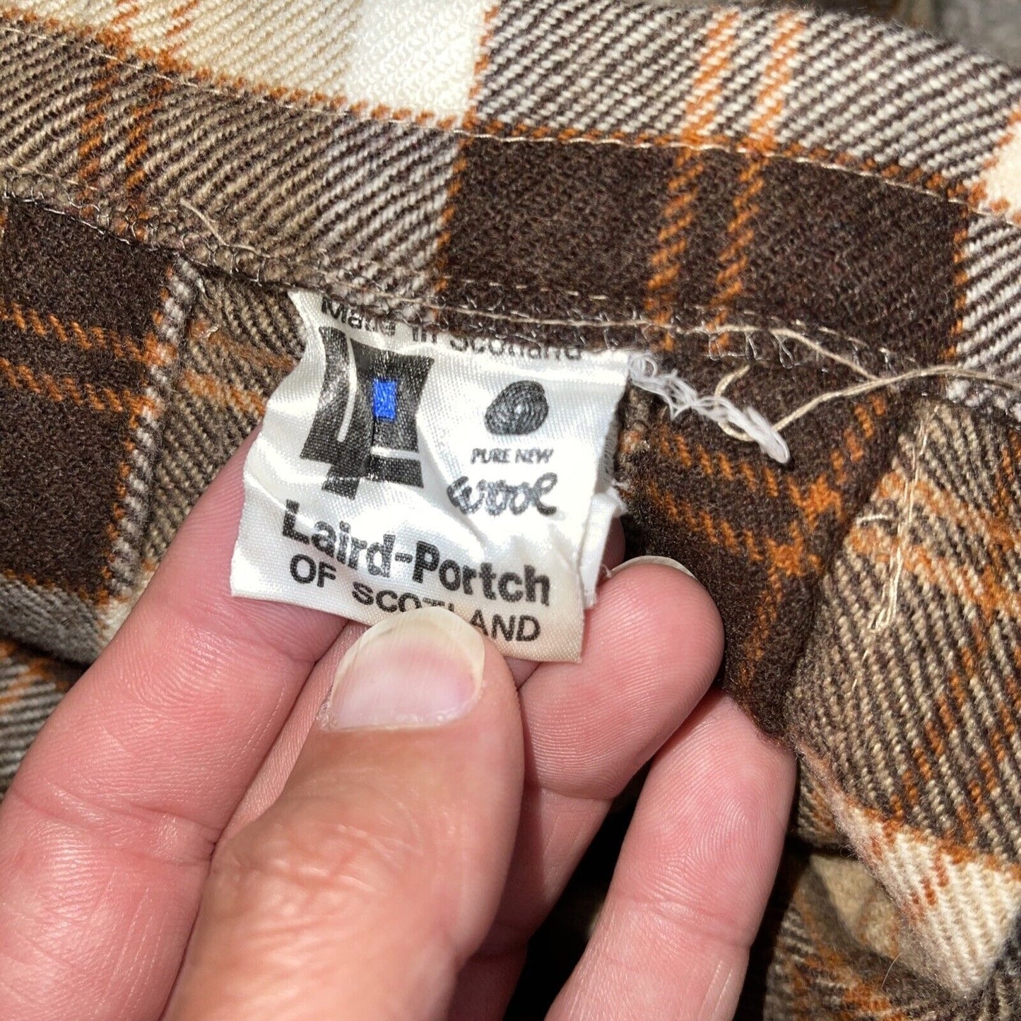 women's pure new wool Waist 28 skirt/kilt Tartan Brown Tan plaid Laird-portch