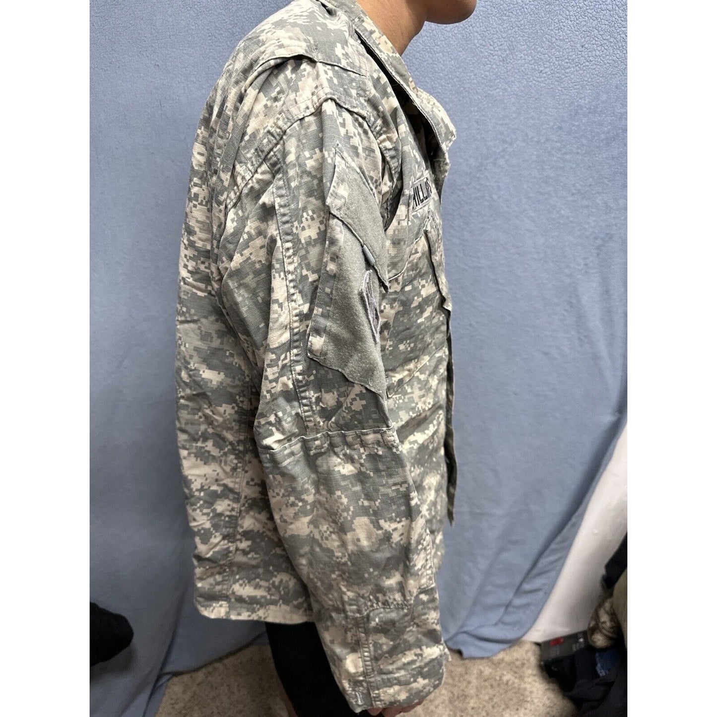 Men’s Army Combat Uniform Acu With Patches Fits Like A Medium Regular
