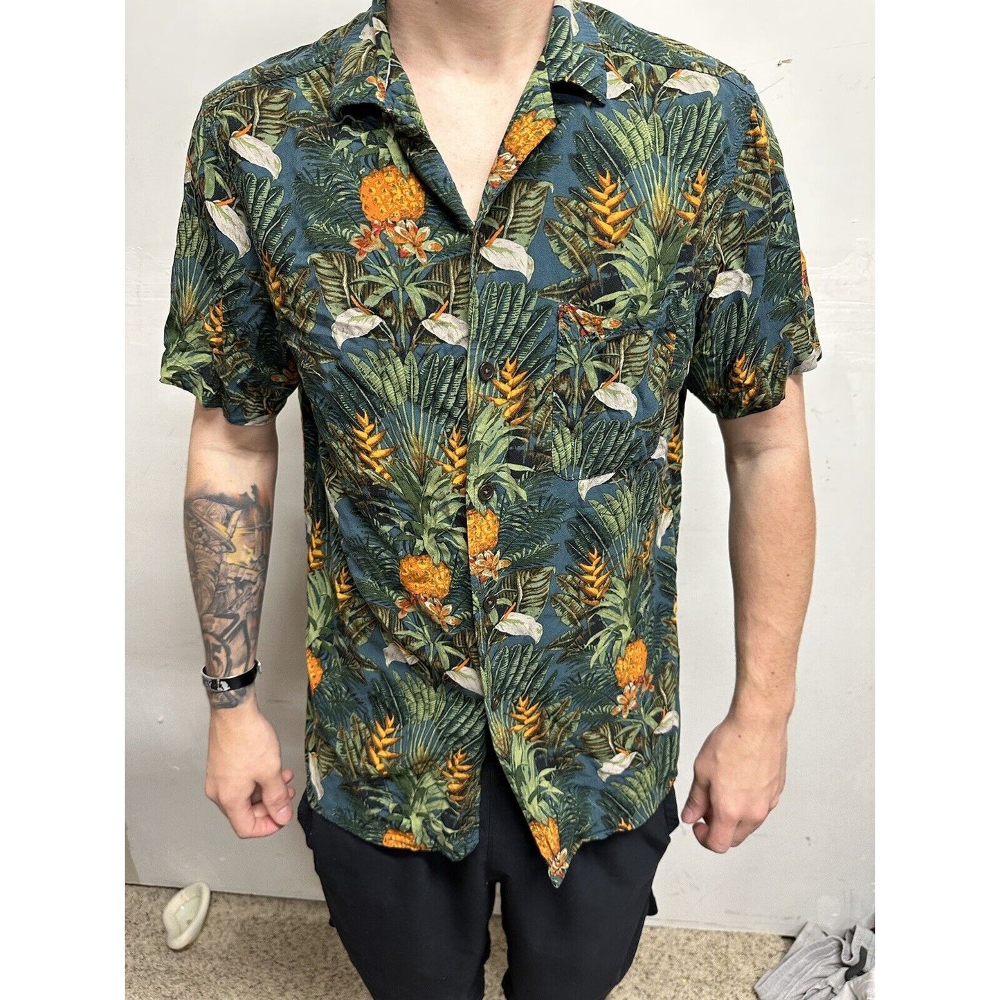 Men’s Medium Goodfellow Tropical Hawaiian Shirt Button Up Short Sleeve
