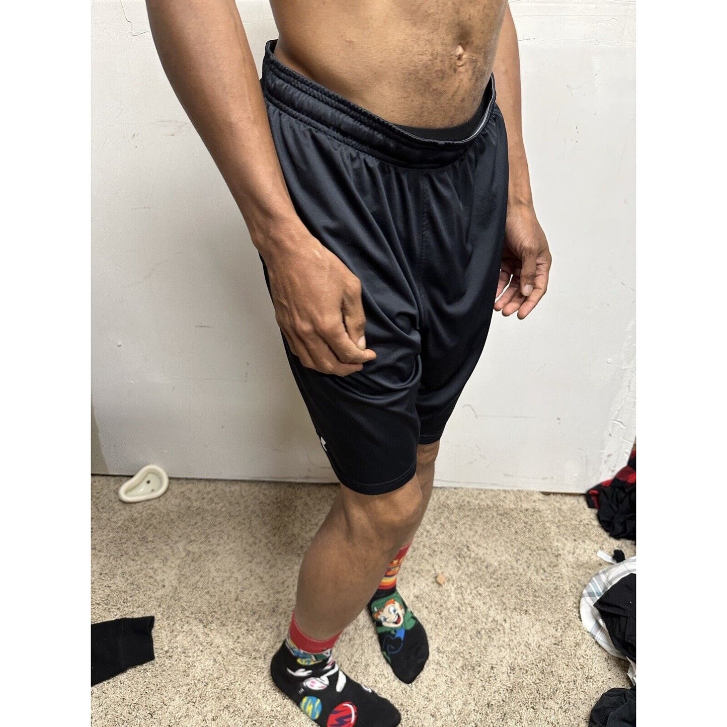 Men’s Under Armour Large Black Loose Athletic Shorts With Pockets