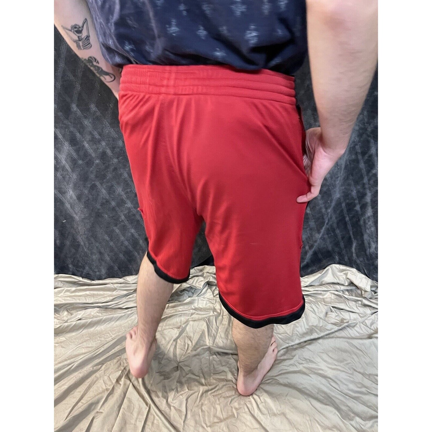 men’s red and black nike basketball shorts XL