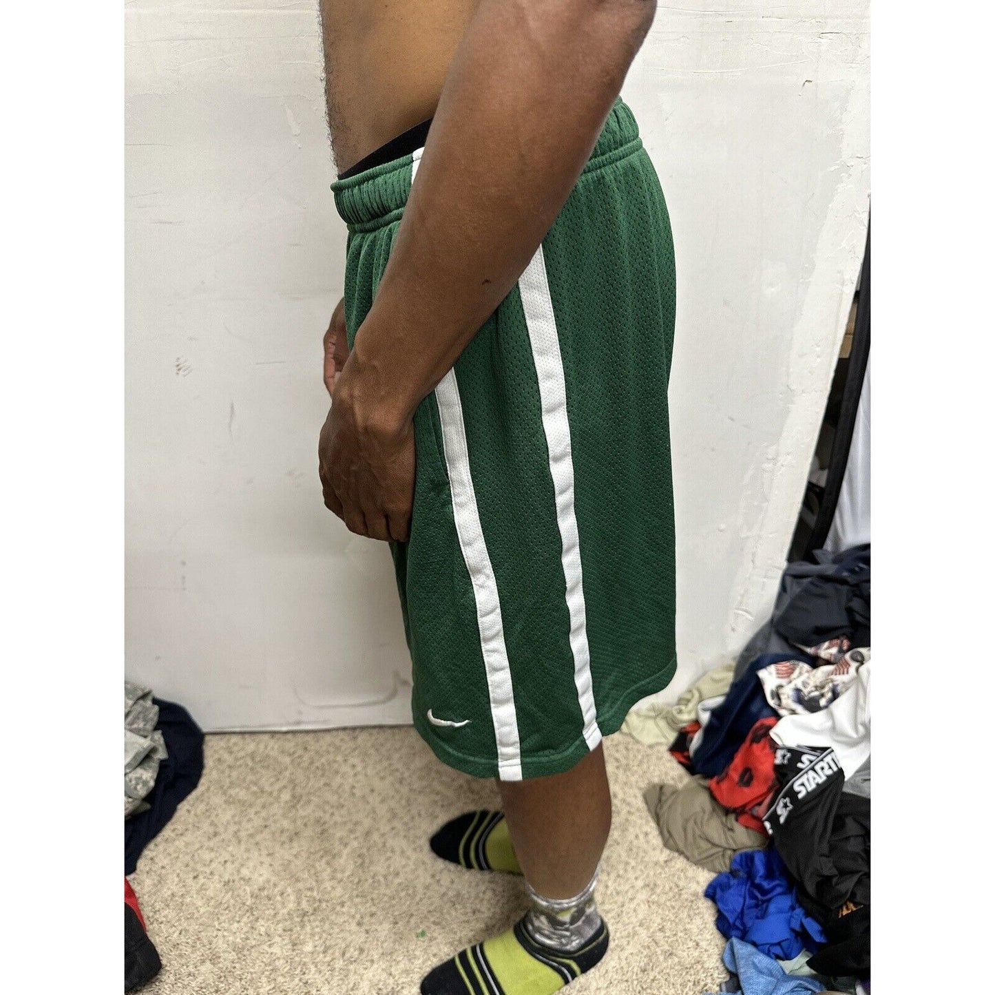 Men’s Large Nike Clay Football Green Athletic Shorts With Pockets