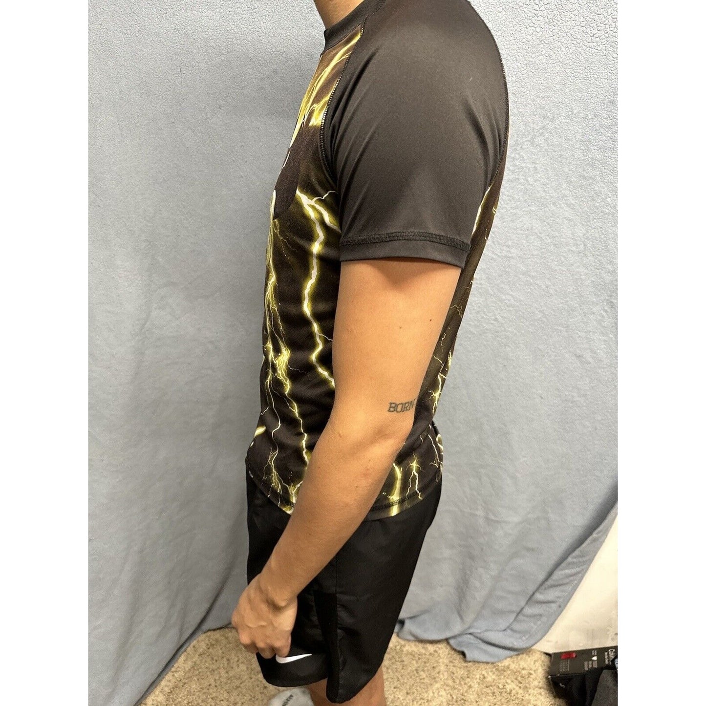 Men’s Large Batman Short Sleeve Black And Yellow Tshirt 100% Polyester