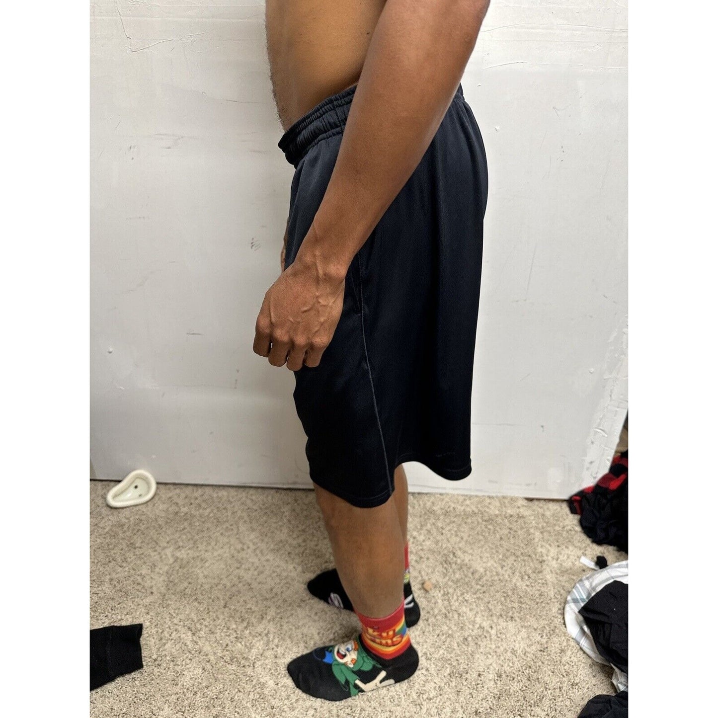 Men’s Under Armour Large Black Loose Athletic Shorts With Pockets