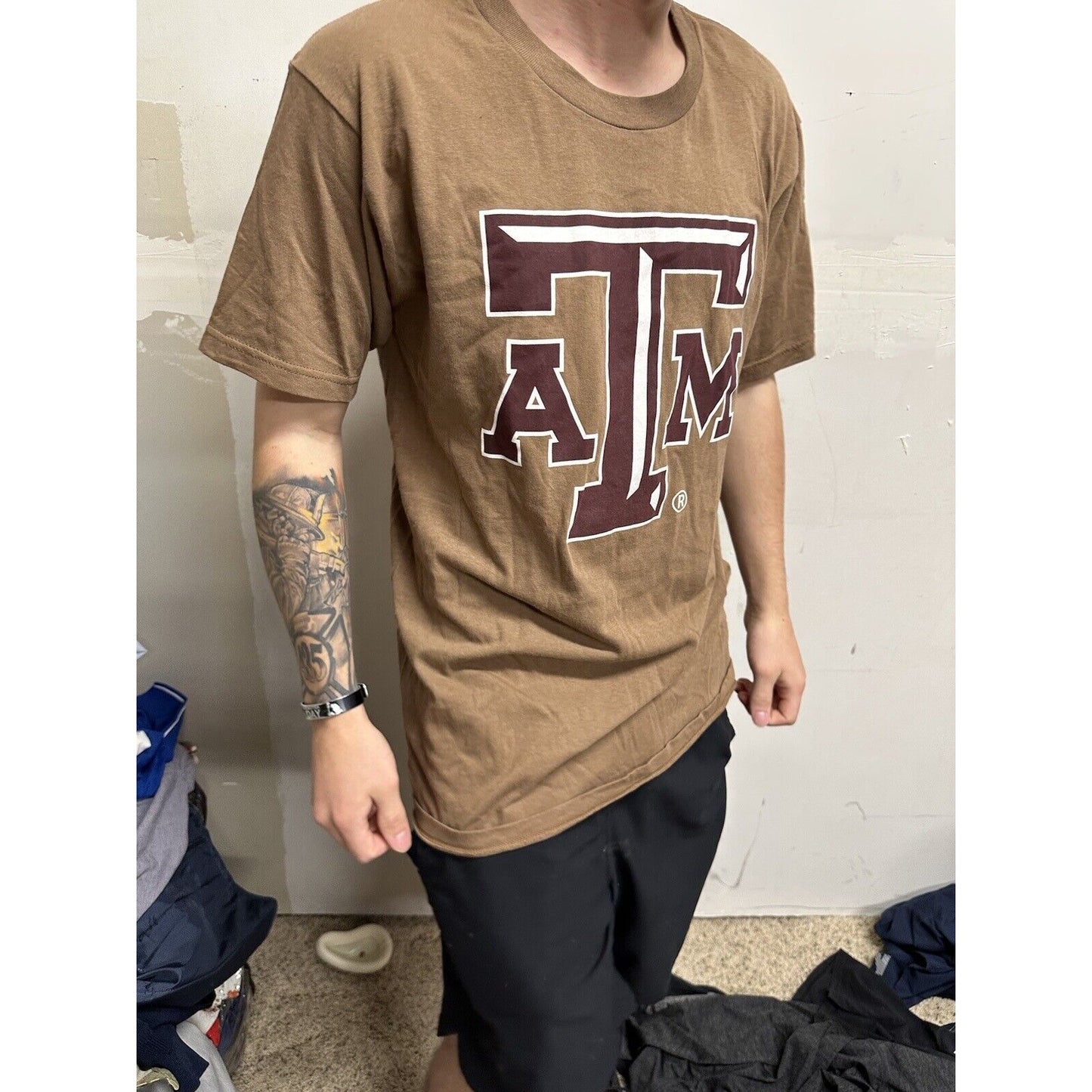 Men’s Medium Brown Shirt Texas A&M Tshirt