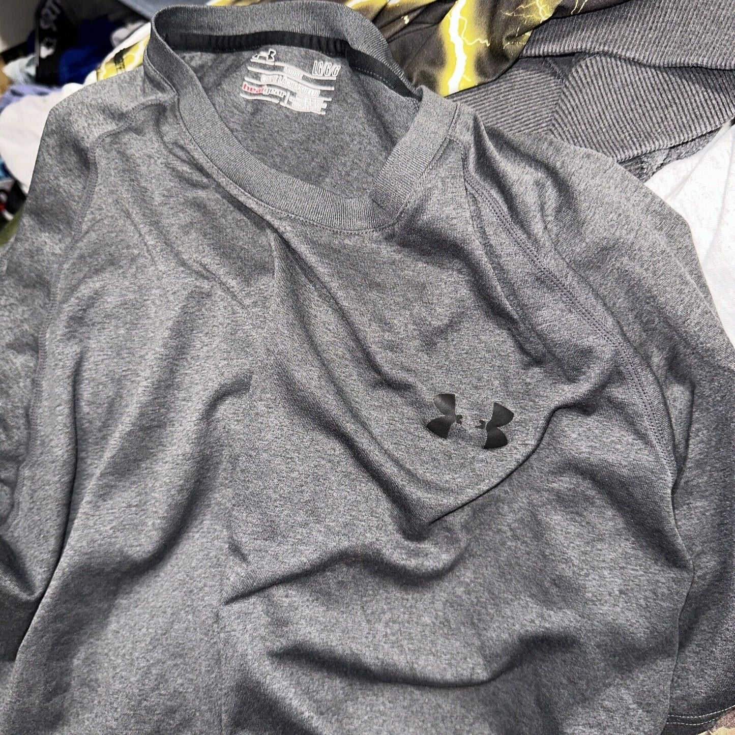 Men’s Gray Under Armour Heat Gear Loose Short Sleeve Shirt Large