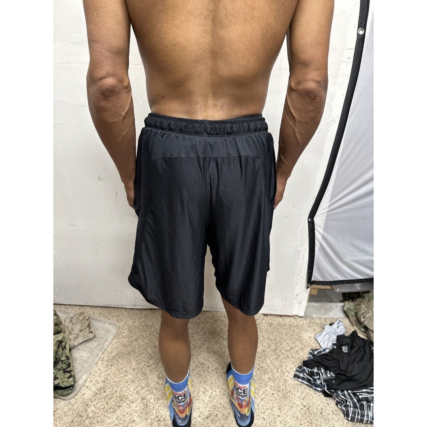 Men’s Under Armour Black Large Shorts Athletic With Pockets
