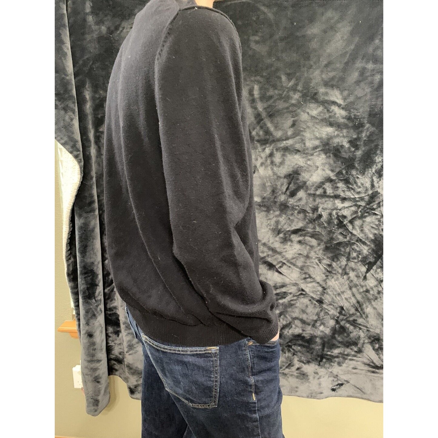 Men’s Large Black Pullover Sweater 22% Nylon
