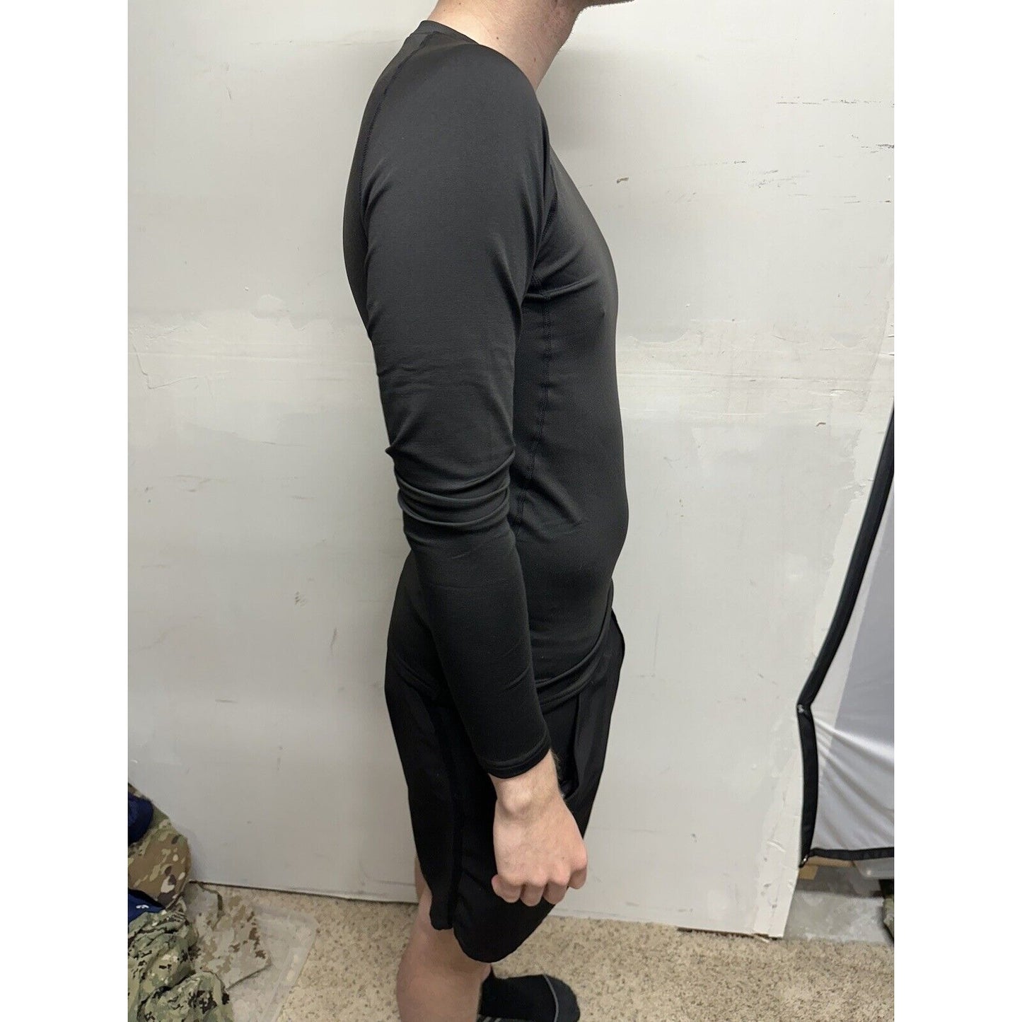 Men’s Black Medium Poly Spandex Long Sleeve Pull Over Athletic Shirt