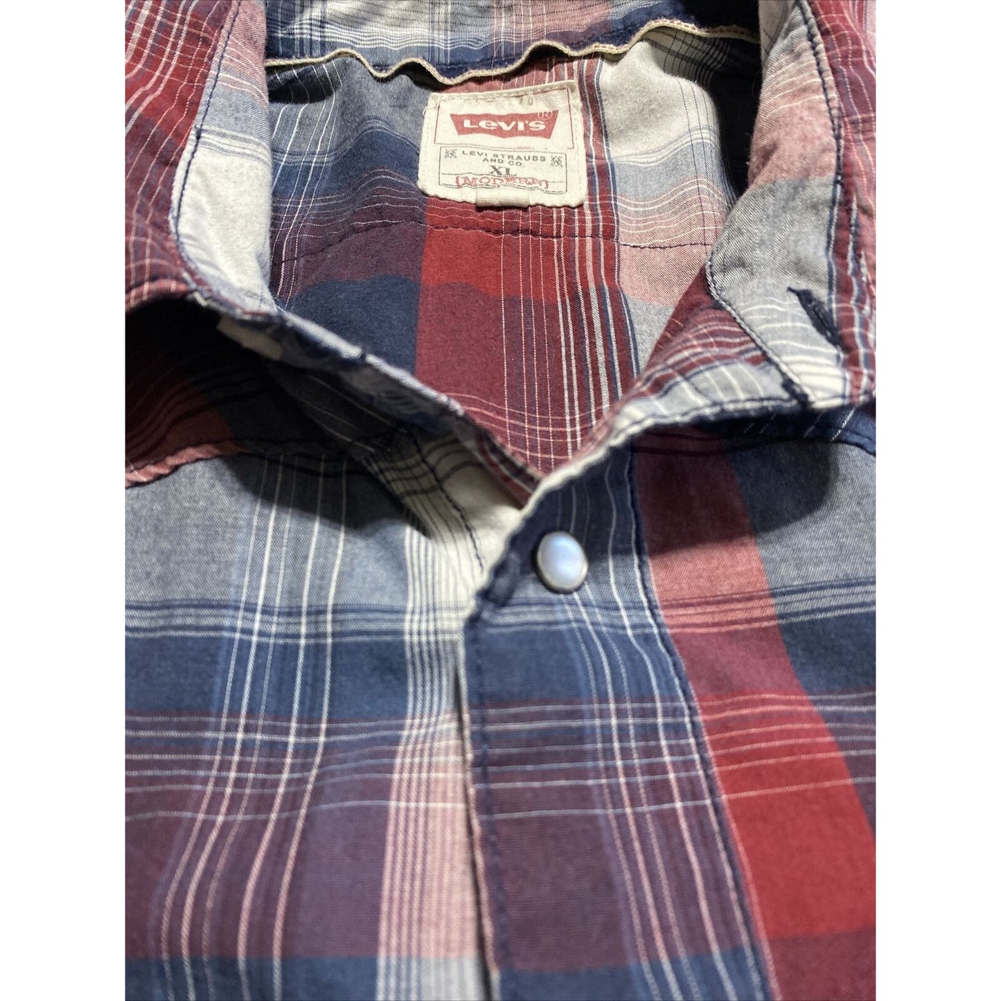 Levi’s Men’s XL Modern Fit Red Blue White Plaid Short Sleeves Button-down Shirt