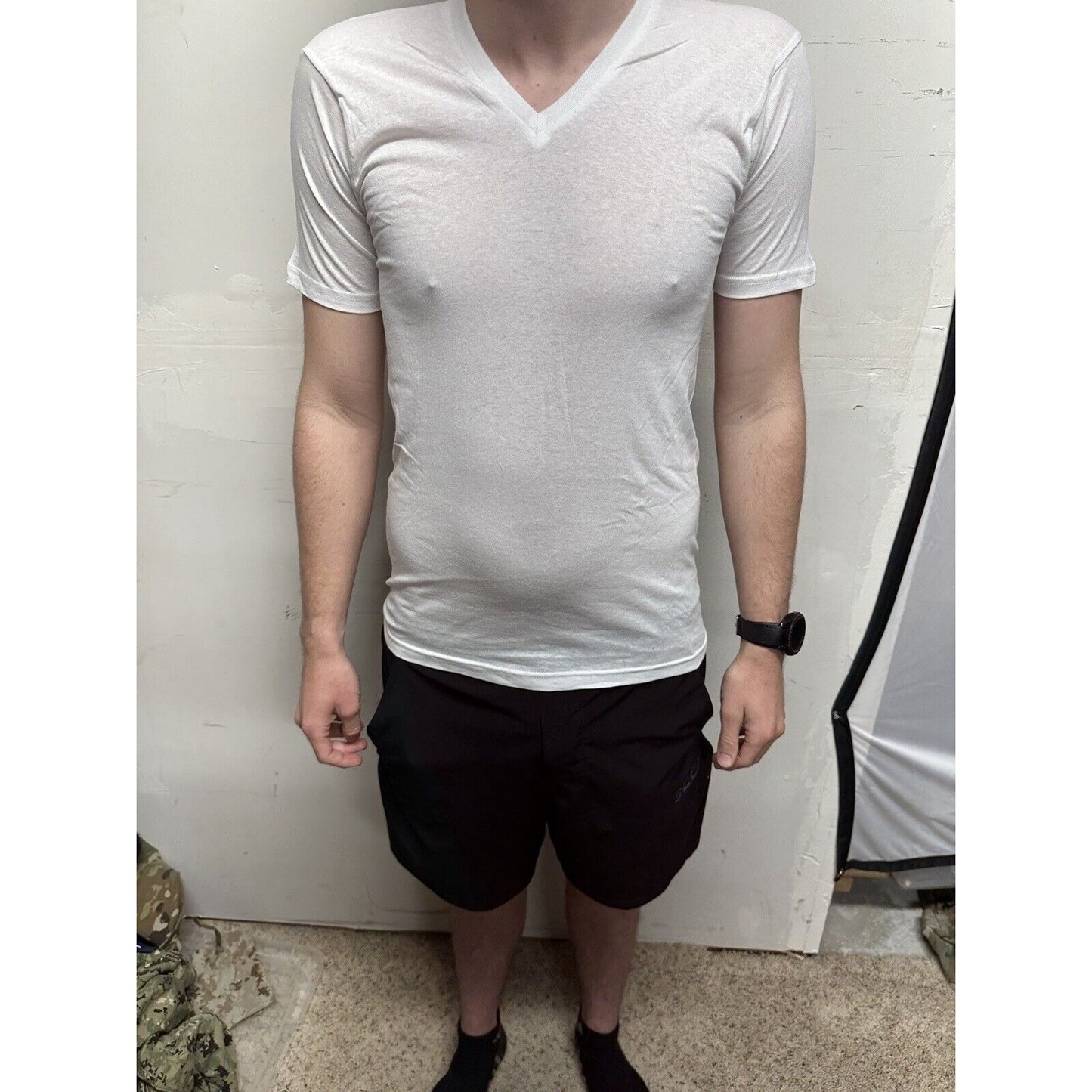 Men’s Small White Cotton Crown V-neck T-shirt