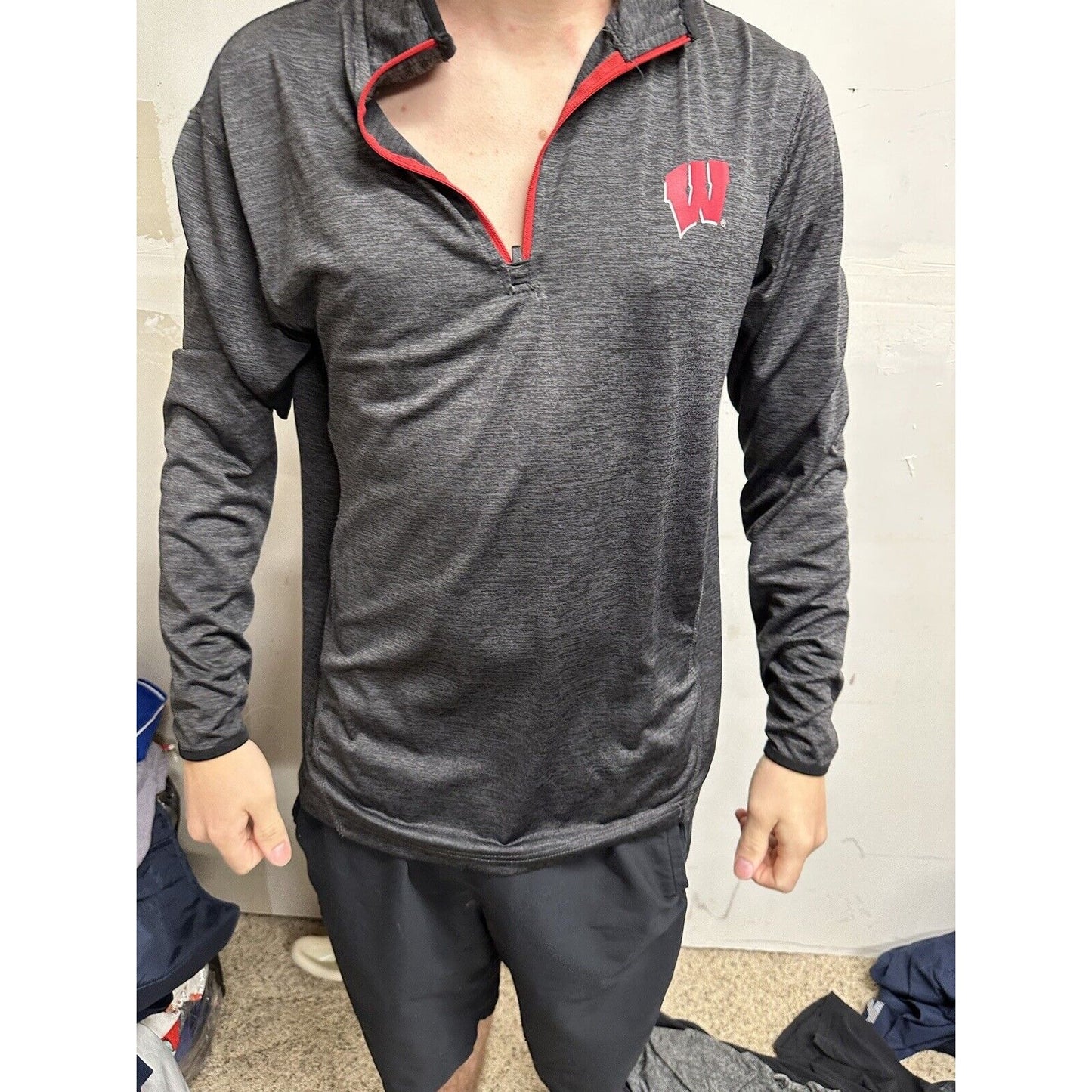 Men’s Gray University Of Wisconsin Colosseum Small 1/4 Zip Pullover Jacket