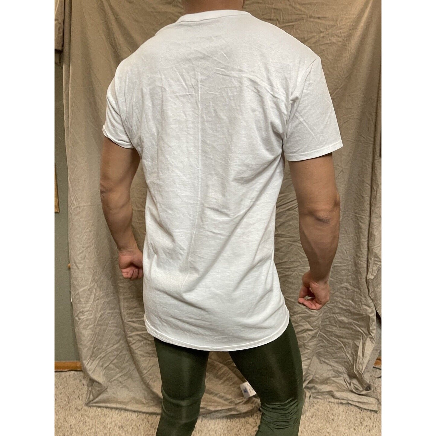 Men's White Fruit of the loom v-neck undershirt tshirt medium
