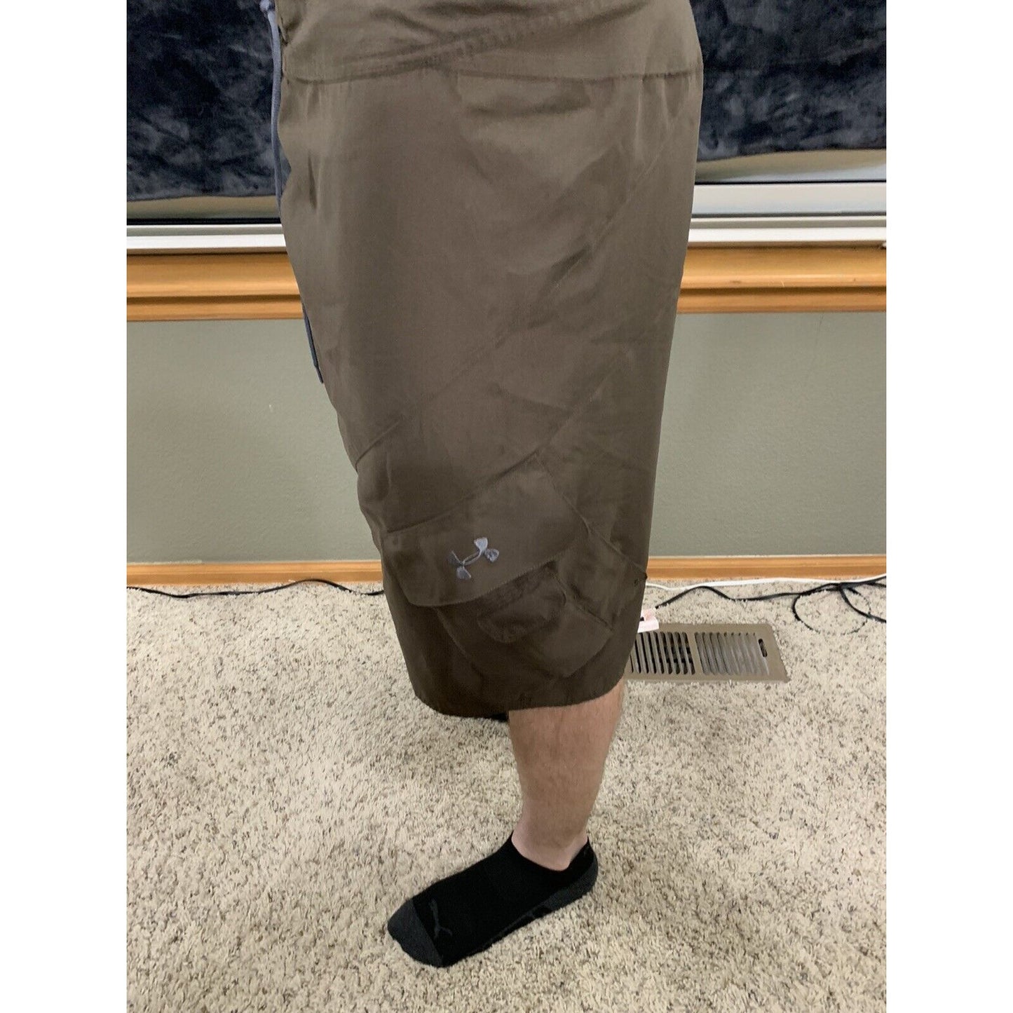 Men’s Under Armour Dark Brown Board Shorts Size 34