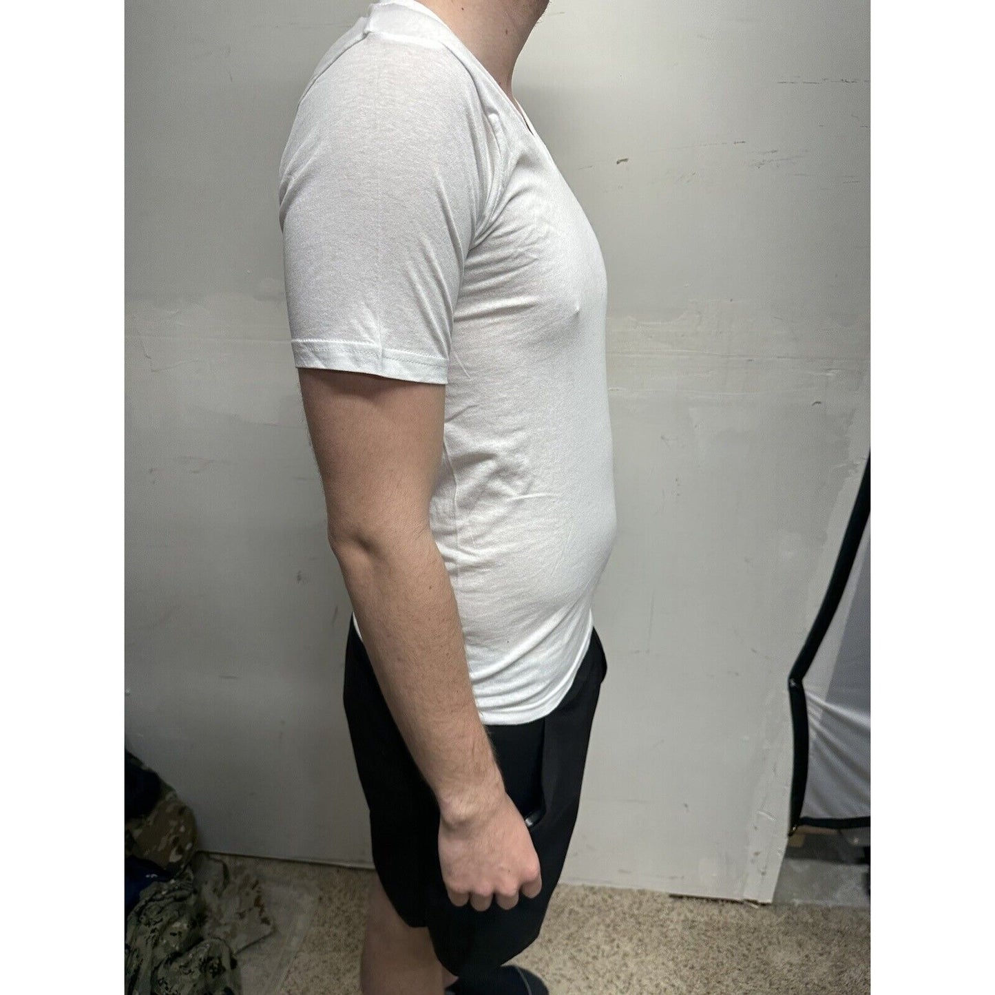 Men’s Small White Cotton Crown V-neck T-shirt