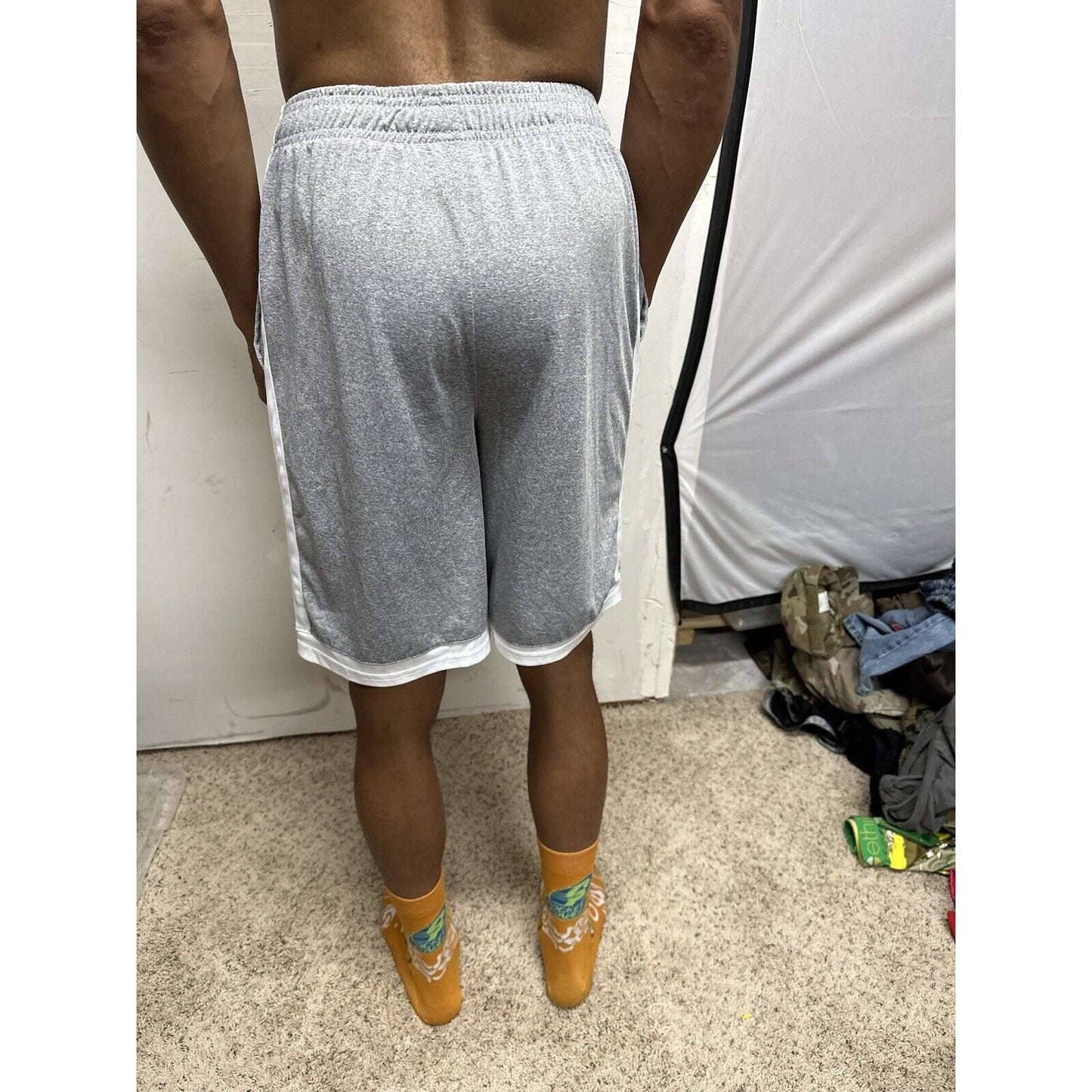teen boy’s Fila xL Gray Athletic Shorts (18-20)