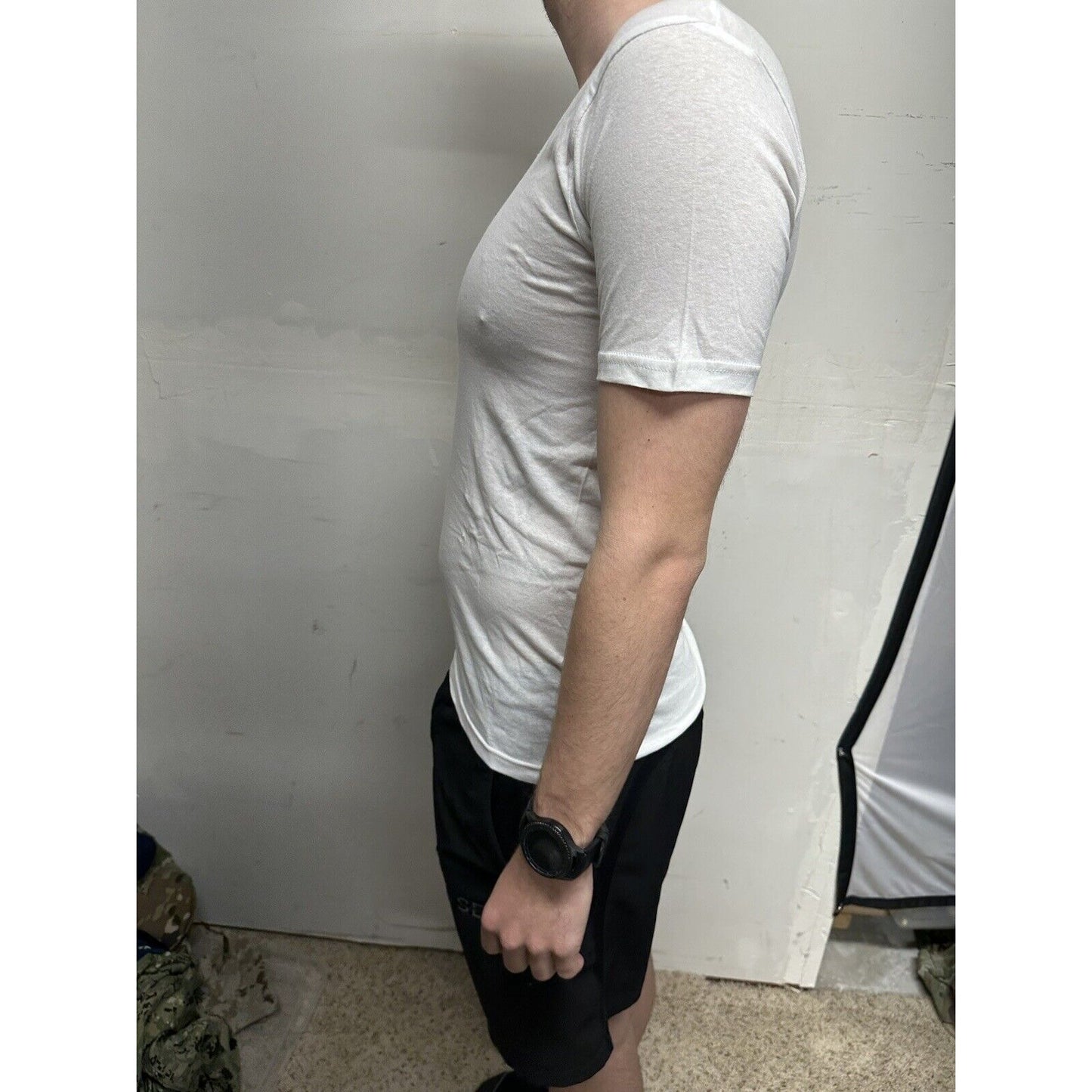Men’s Small White Cotton Crown V-neck T-shirt