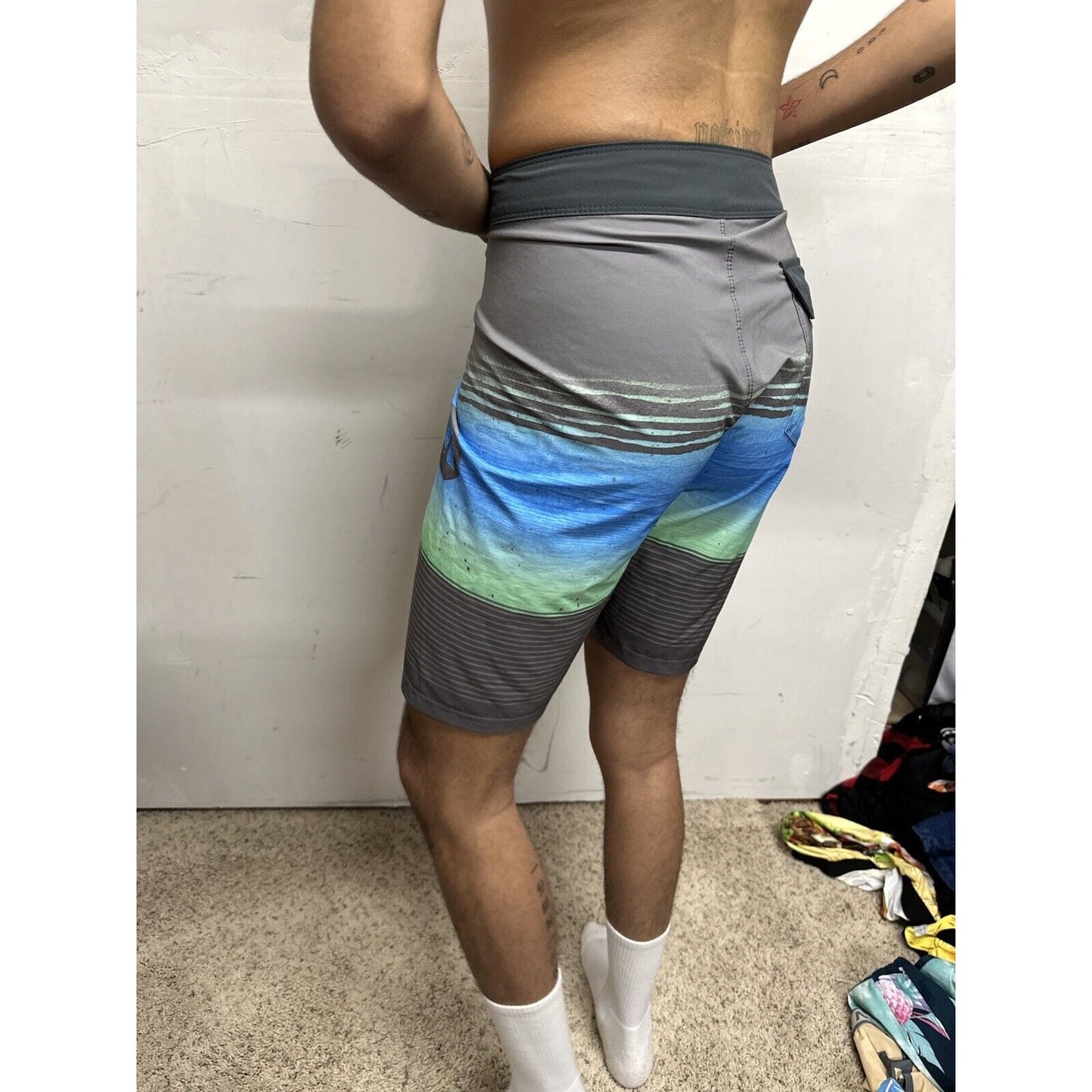 Men’s Hurley Size 34 Board Shorts Swim Trunks Gray Blue Striped