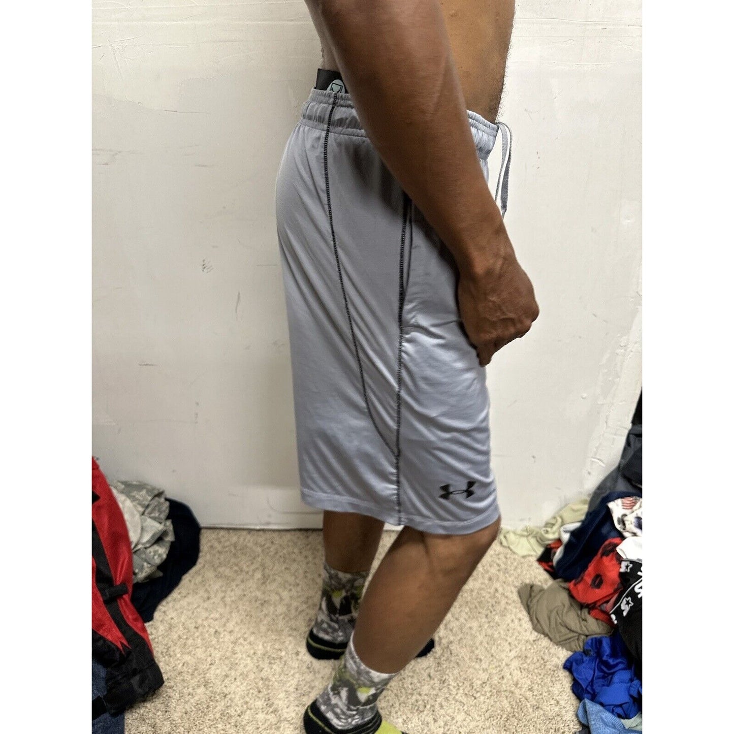 Men’s Gray Medium Under Armour Shorts Loose With Pockets
