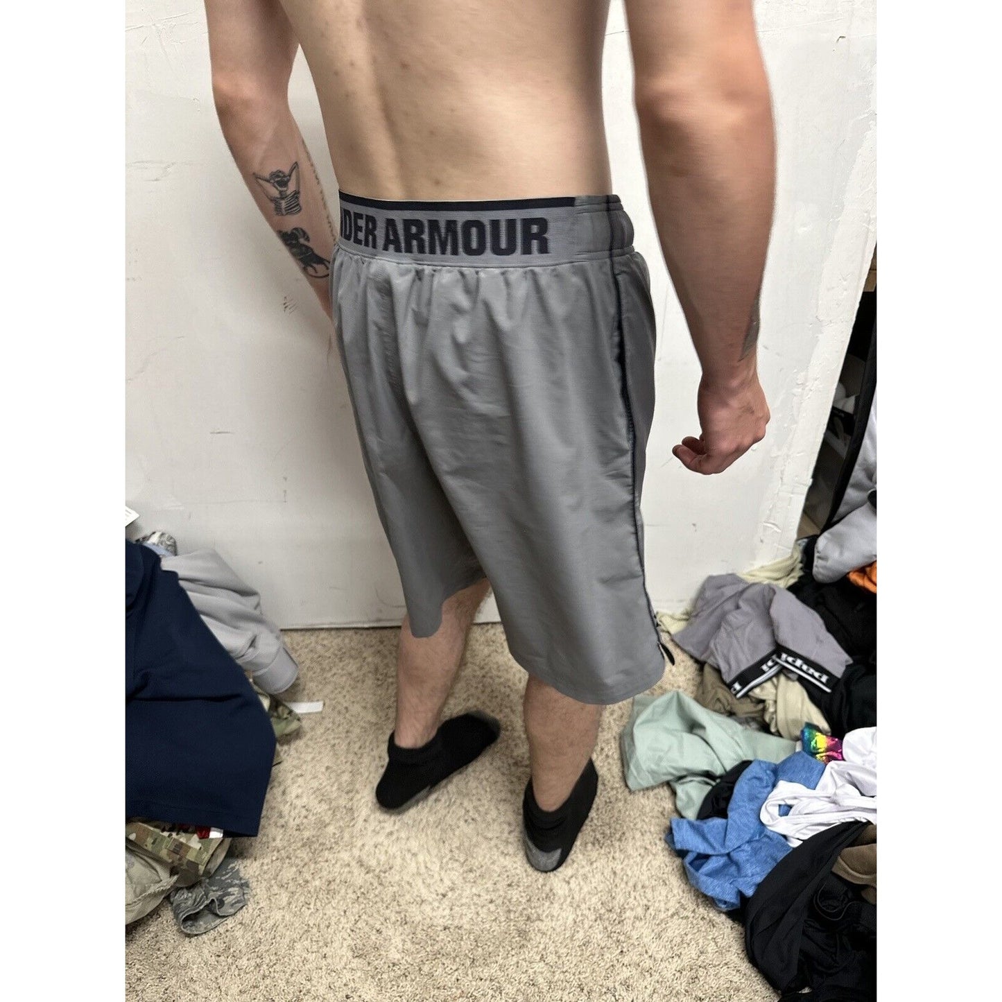 Men’s Large Under Armour Gray Shorts With Pockets Athletic