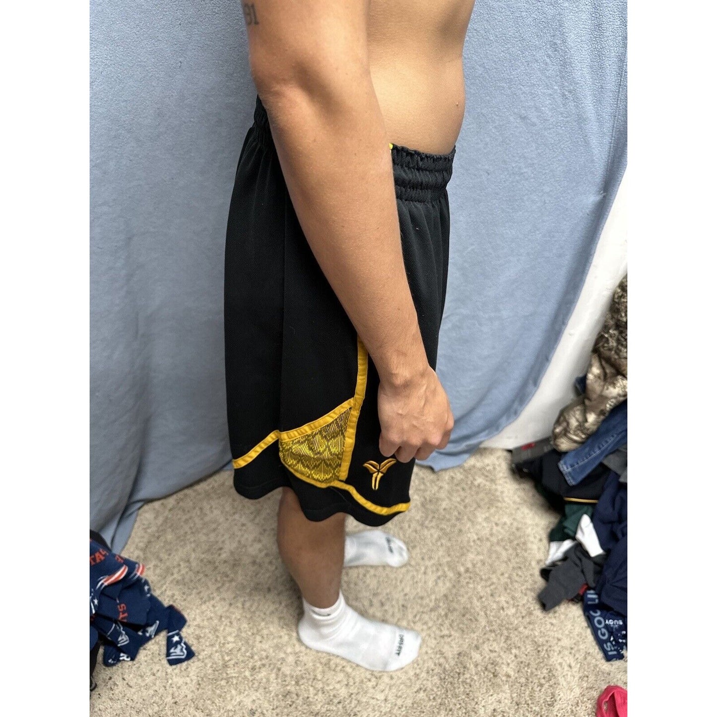 Men’s Nike XL Black And Yellow Dri Fit Shorts With Pockets