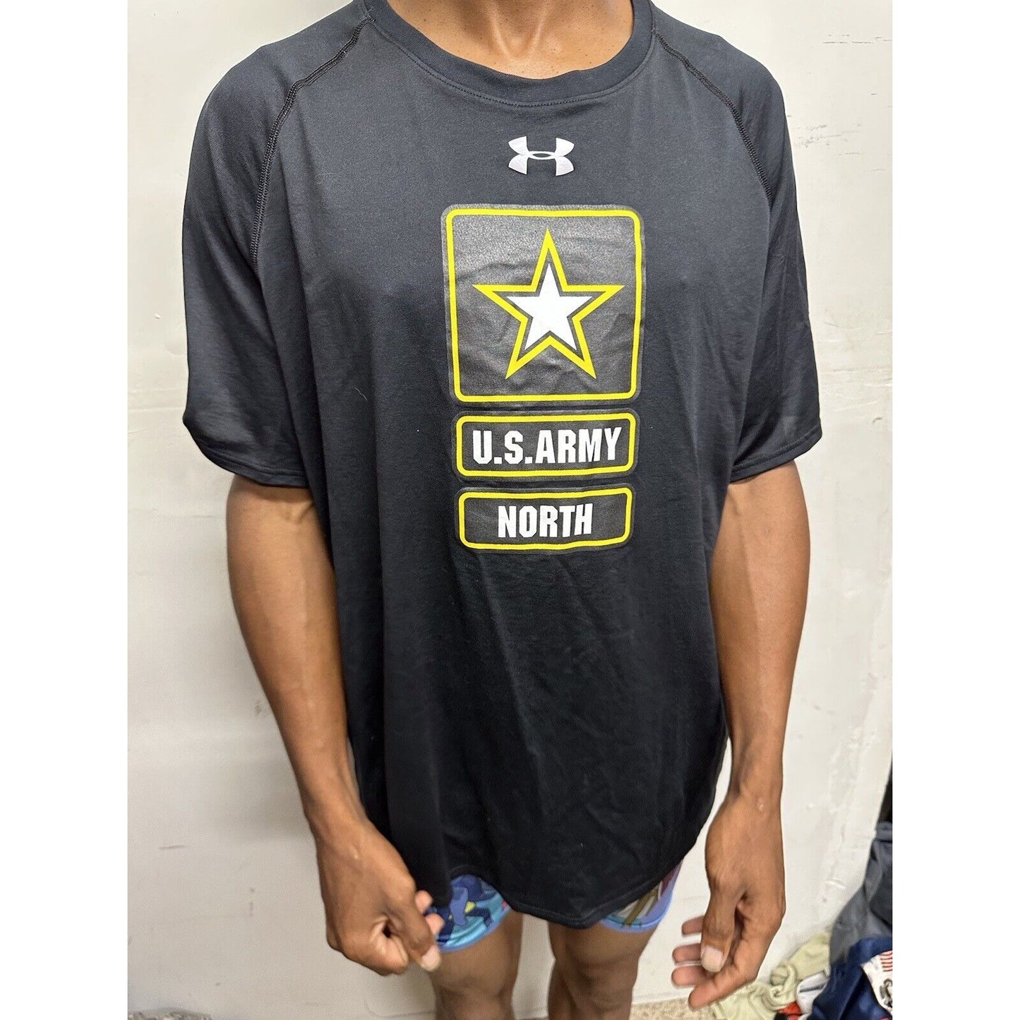 Men’s Under Armour 2XL US Army North Loose Heat Gear Shirt