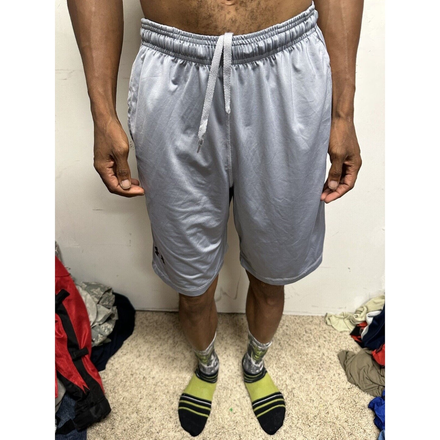 Men’s Gray Medium Under Armour Shorts Loose With Pockets