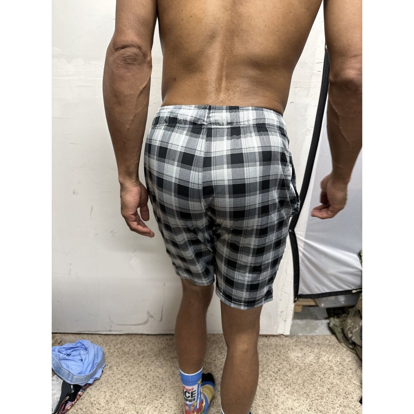Men’s Gray And Black Fruit Of The Loom Small Lounge Shorts with pockets