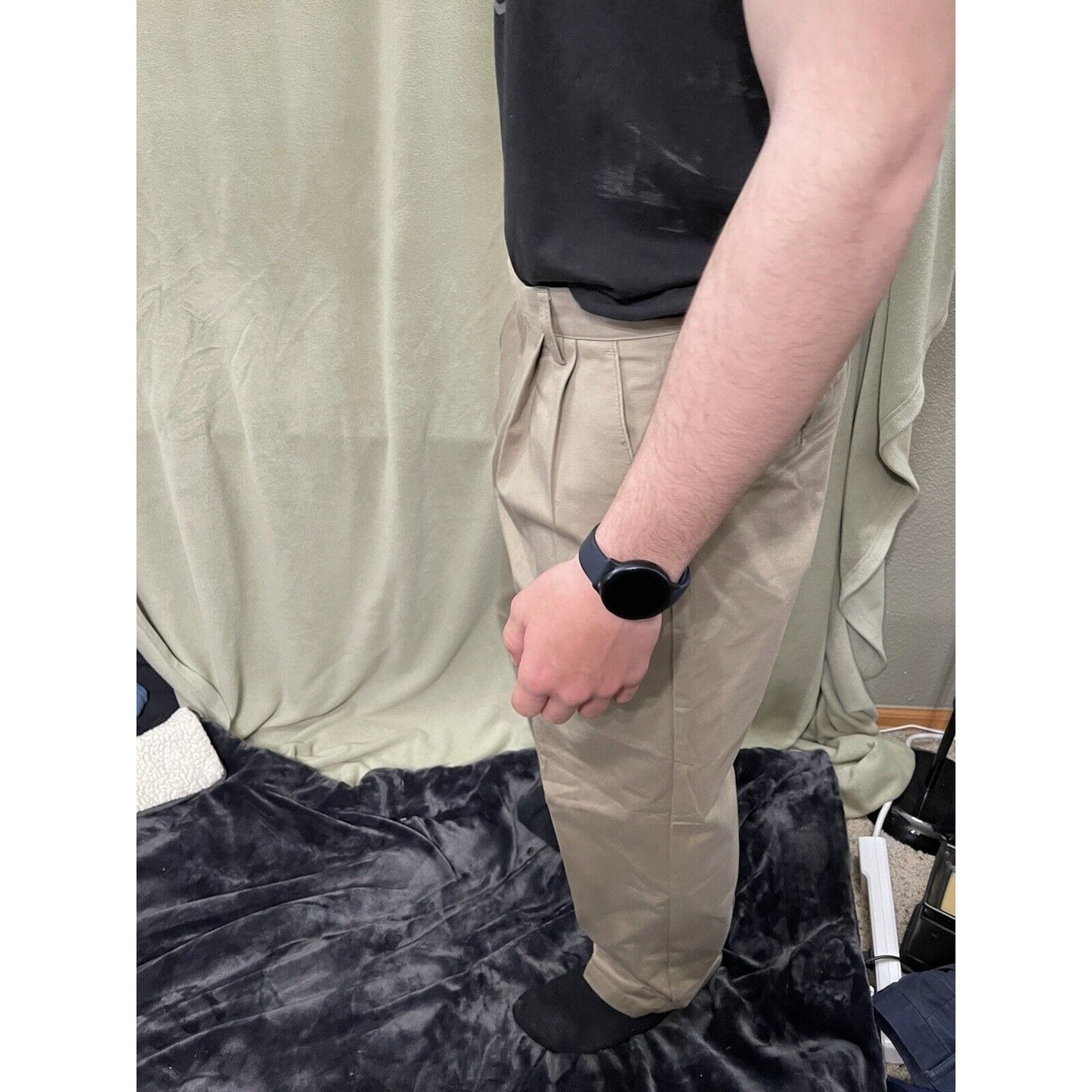 DOCKERS Men's D4 Khaki Relaxed Fit Pleated Pants 32 x 30 EUC 32 x 28.5