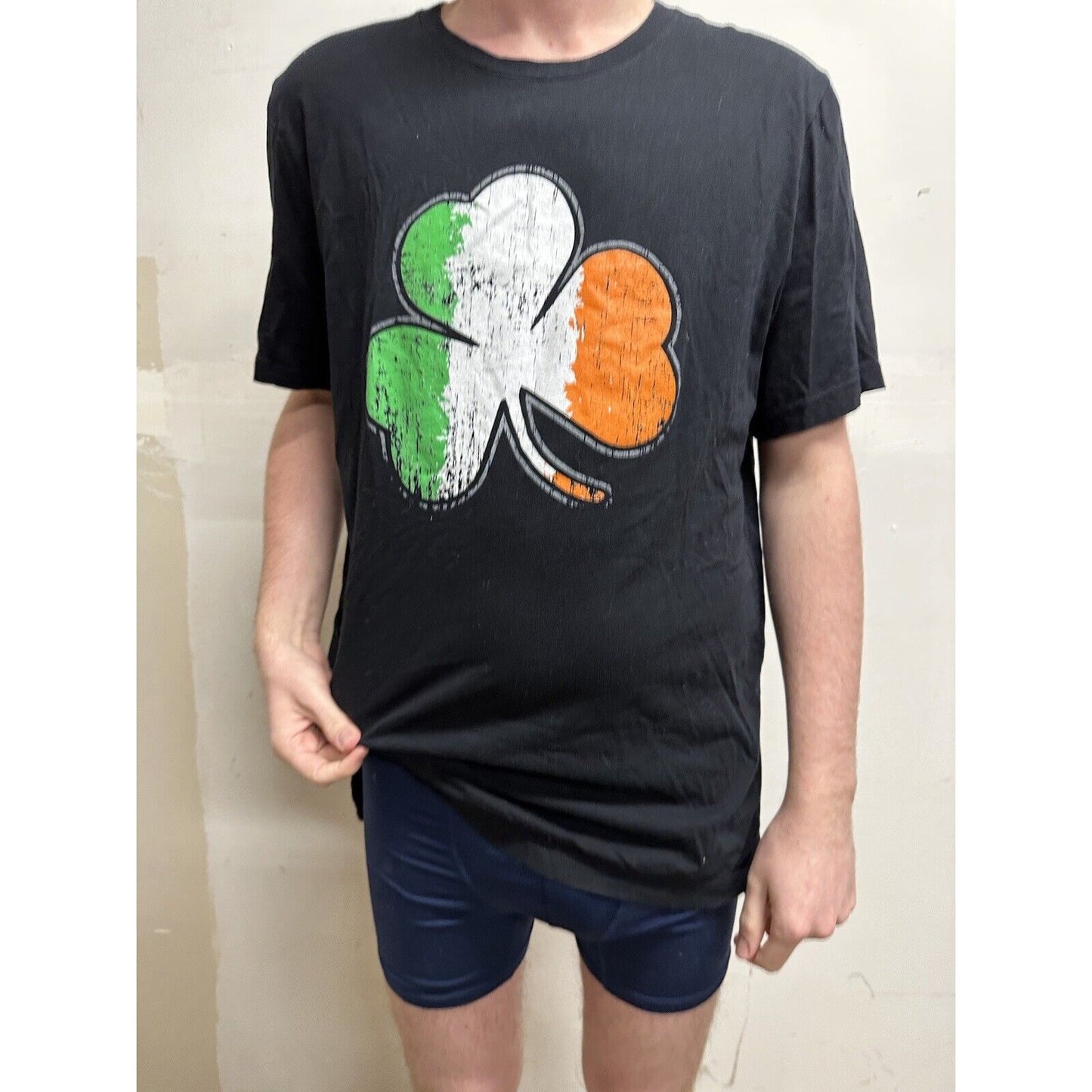 men’s black canvas XL tshirt shea’s irish pub brandon Missouri