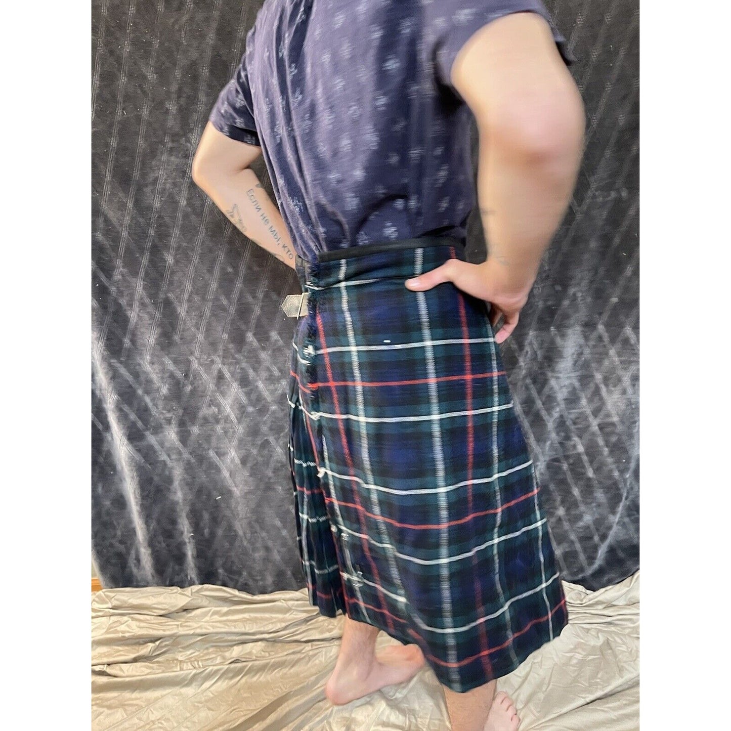 men’s kilt woman’s skirt 40” across stretched out plaid Dark green and blue