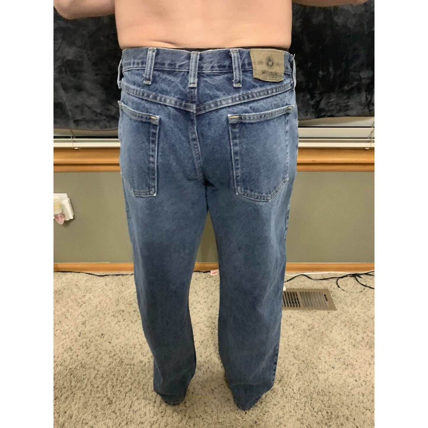 Mens Wrangler 34 x 30 Relaxed FIt Blue Jeans
