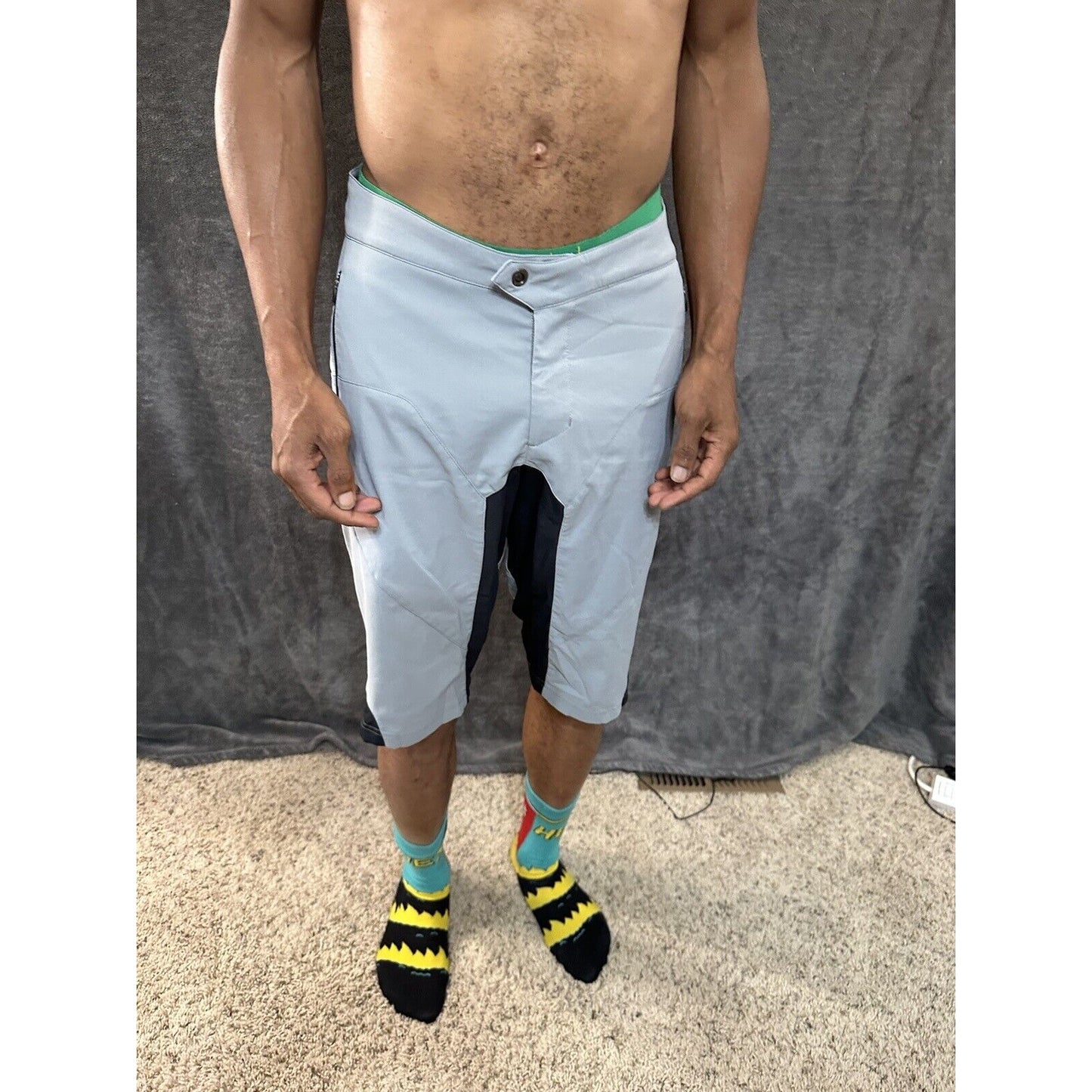 Men’s Gray Pearl Izumi Medium Shorts